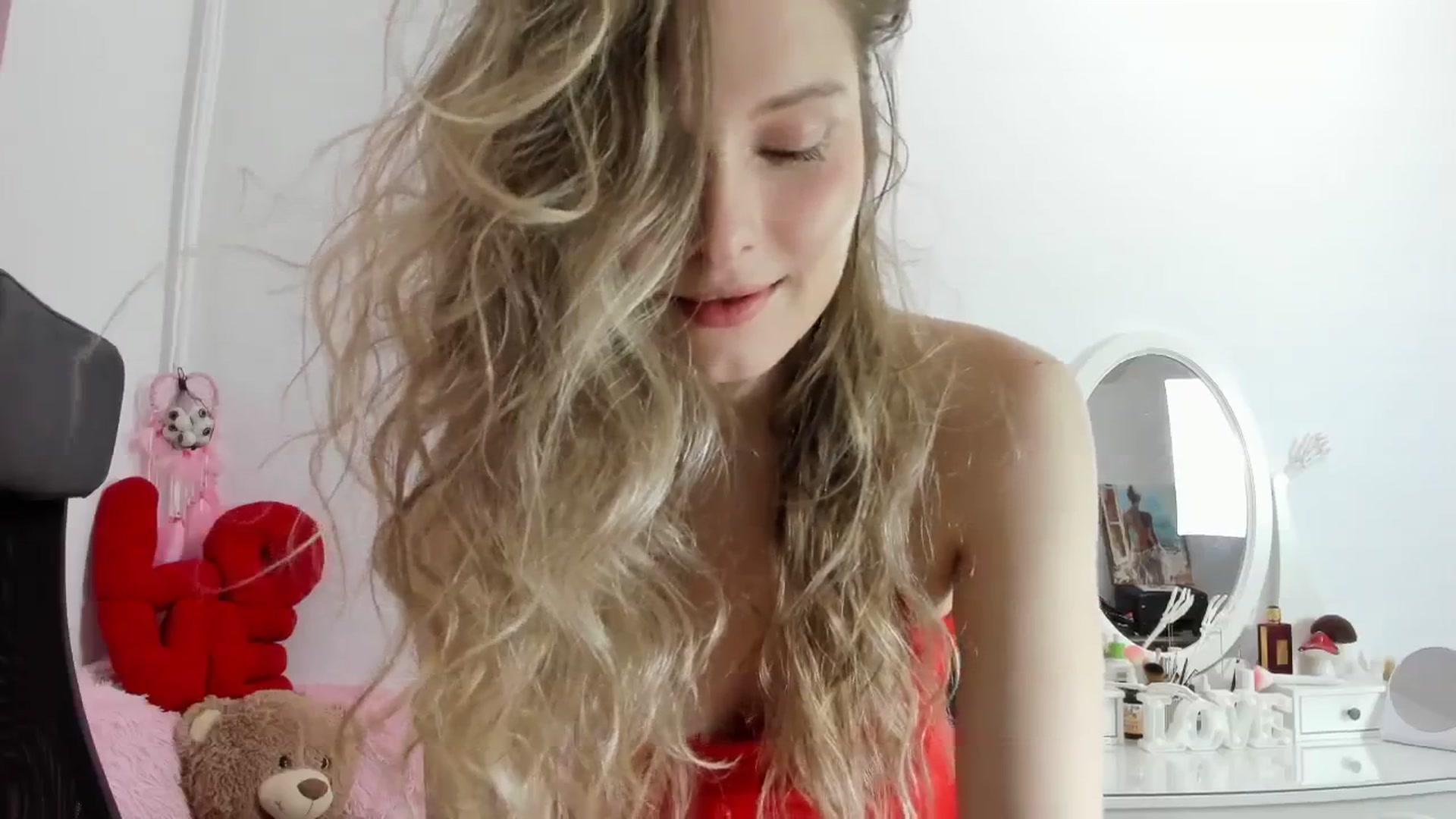 Gallery image thumbnail from Sweettreat_mj's myfreecams stream on, 10/31/2025, 03:04 image 4 of 20
