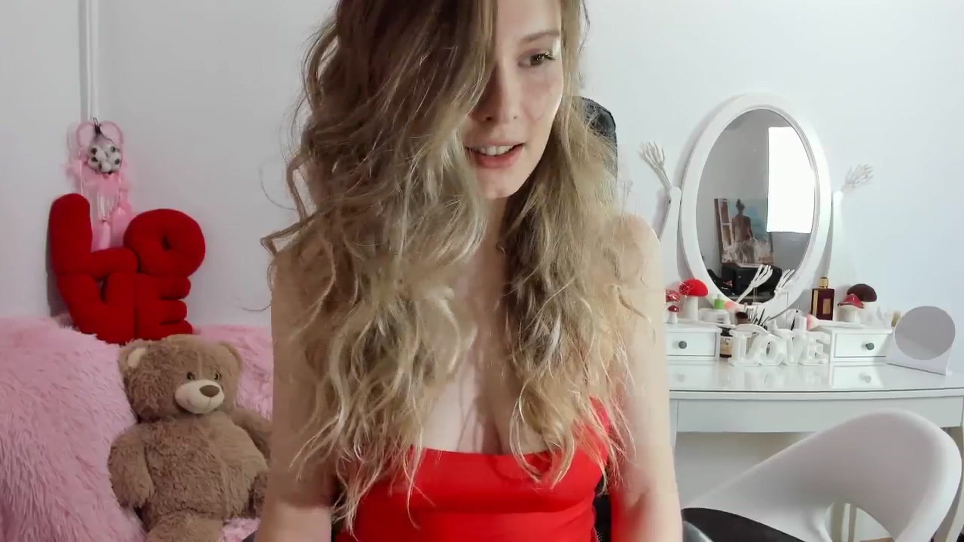 Gallery image thumbnail from Sweettreat_mj's myfreecams stream on, 10/31/2025, 03:04 image 10 of 20