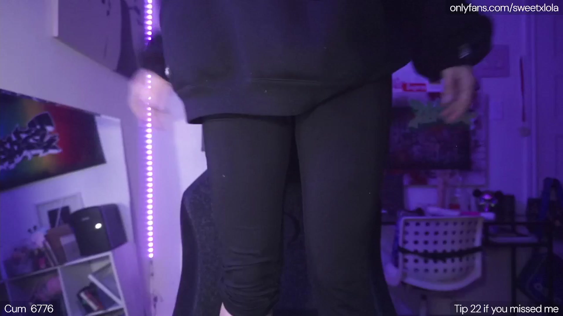 Gallery image thumbnail from SweetxLola's myfreecams stream on, 04/09/2025, 24:45 image 20 of 20