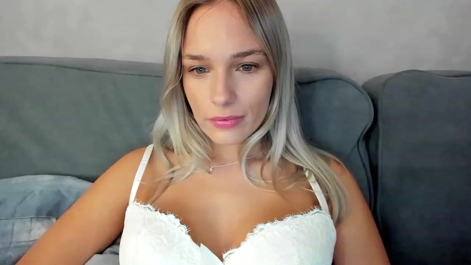 Gallery image thumbnail from SweetyAri's myfreecams stream on, 04/05/2023, 08:32 image 17 of 20