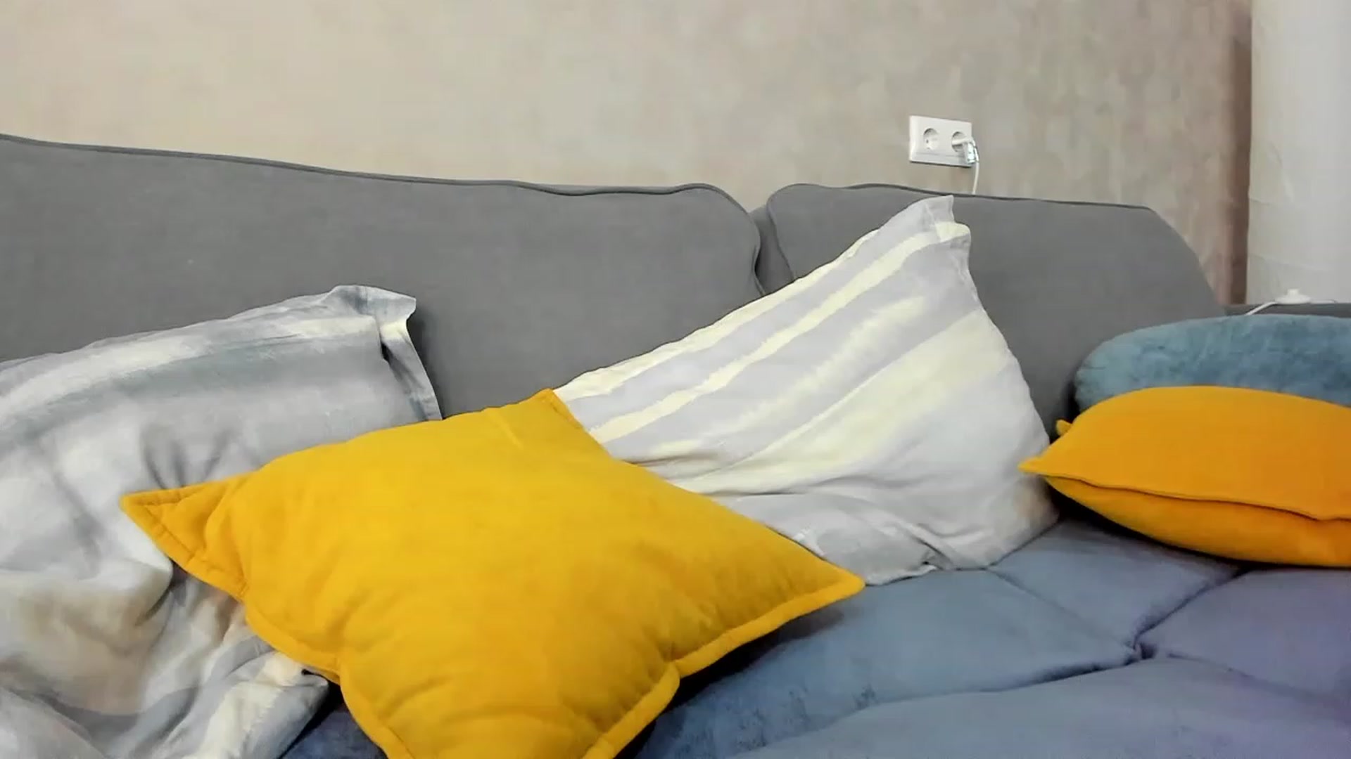 Gallery image thumbnail from SweetyAri's myfreecams stream on, 10/28/2023, 07:39 image 12 of 20
