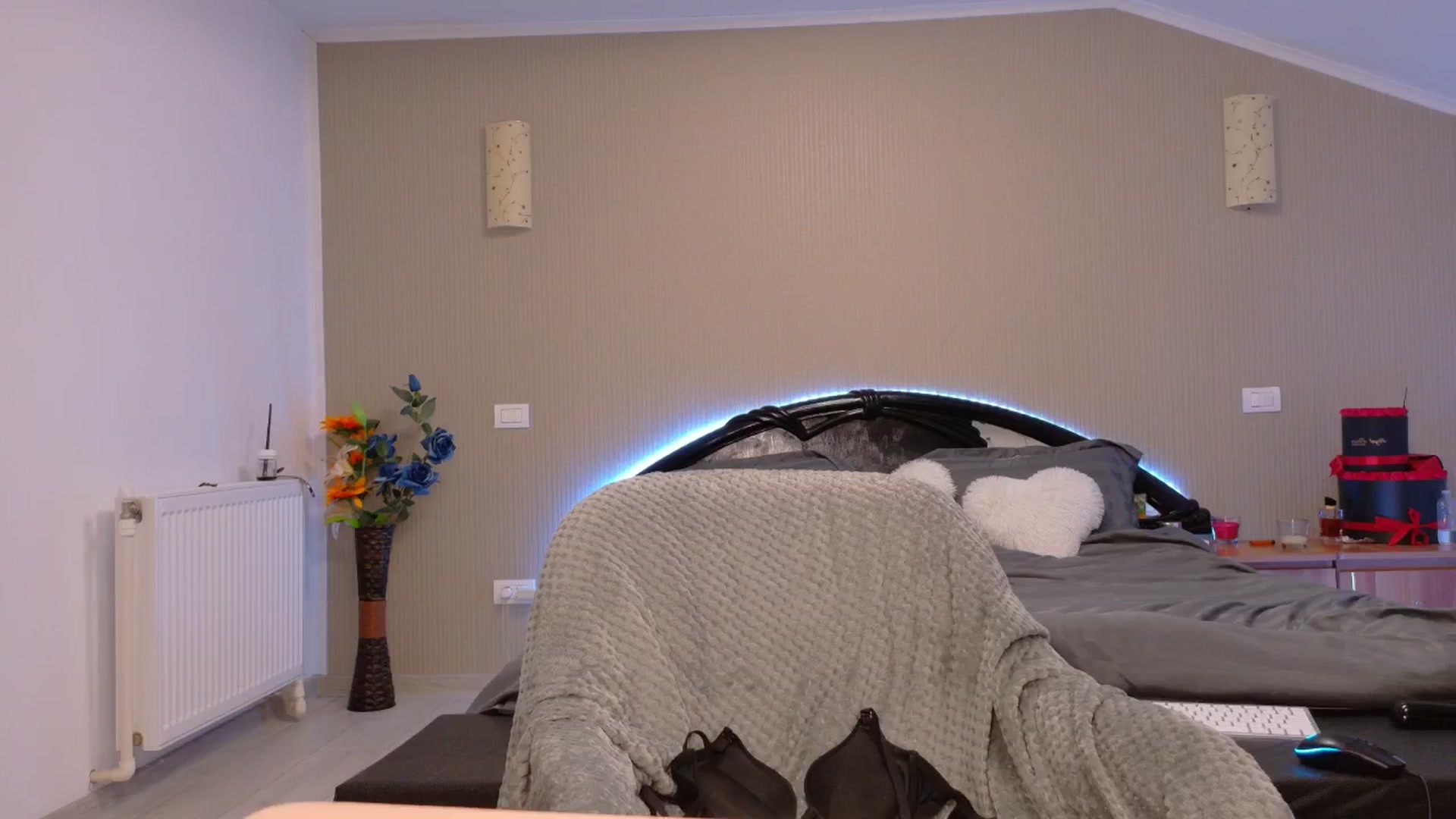 Gallery image thumbnail from SweetyKell's myfreecams stream on, 10/31/2025, 24:40 image 20 of 20