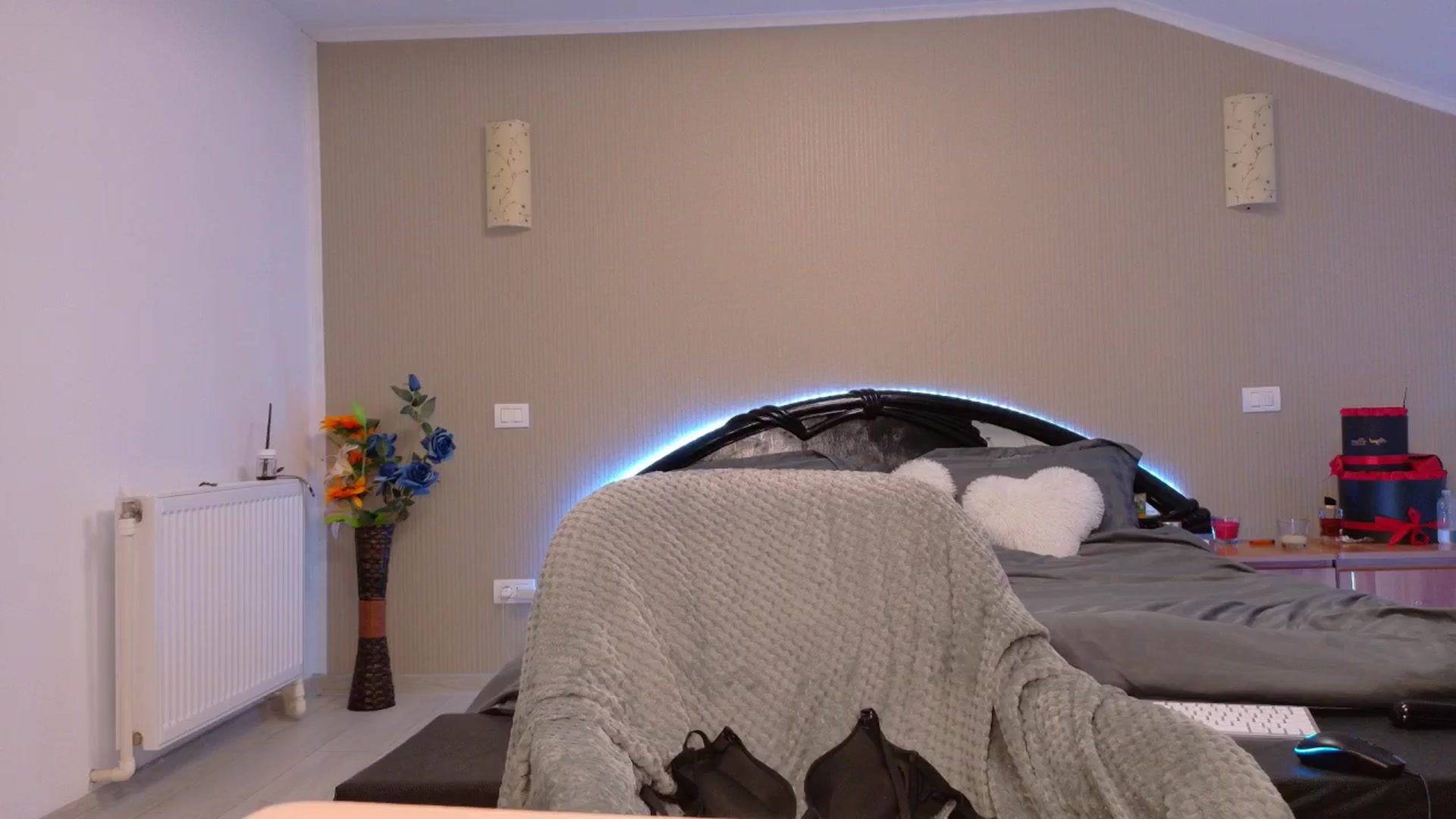 Gallery image thumbnail from SweetyKell's myfreecams stream on, 10/31/2025, 24:40 image 18 of 20