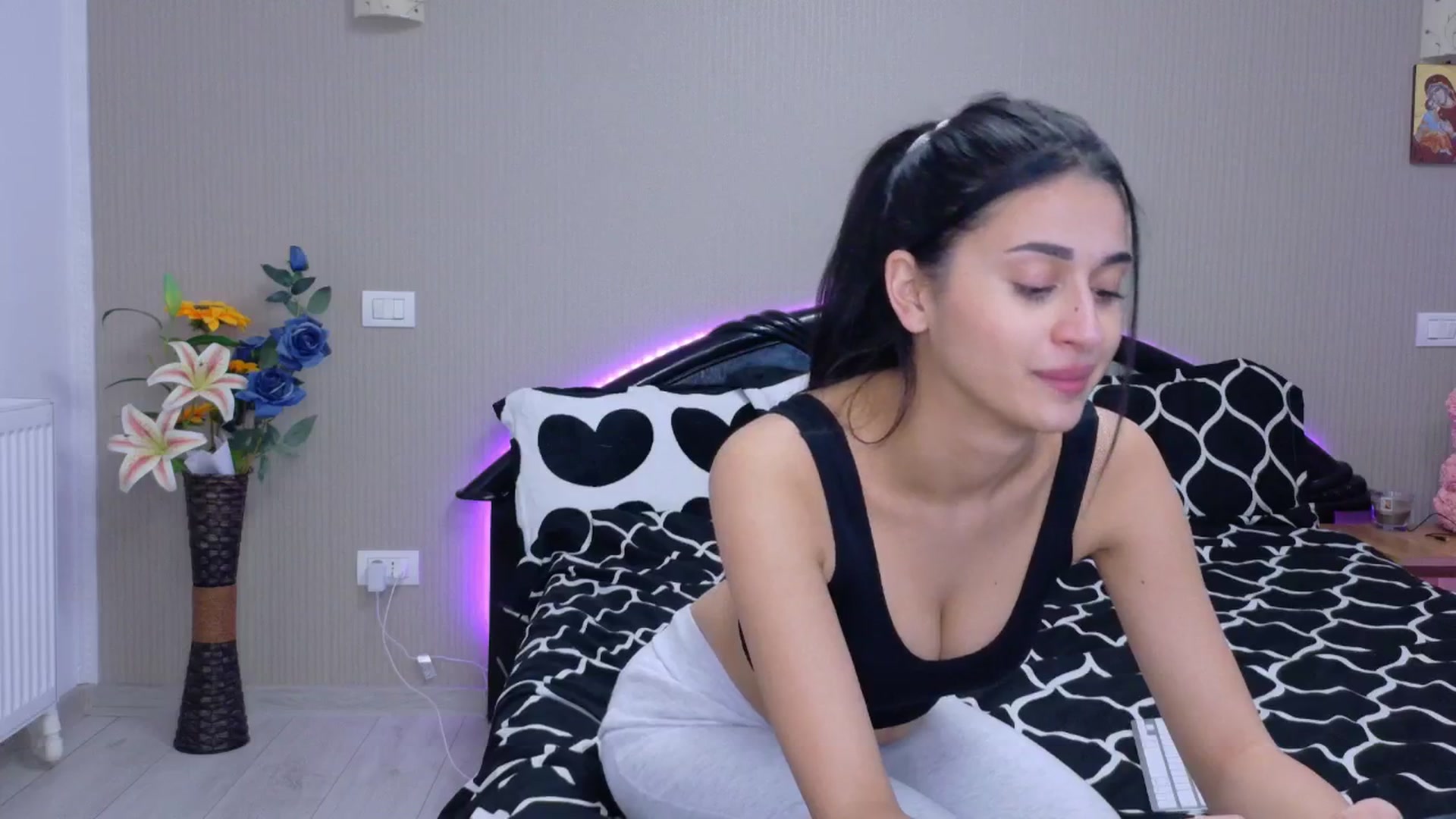 Gallery image thumbnail from SweetyKell's myfreecams stream on, 02/23/2026, 24:43 image 12 of 20