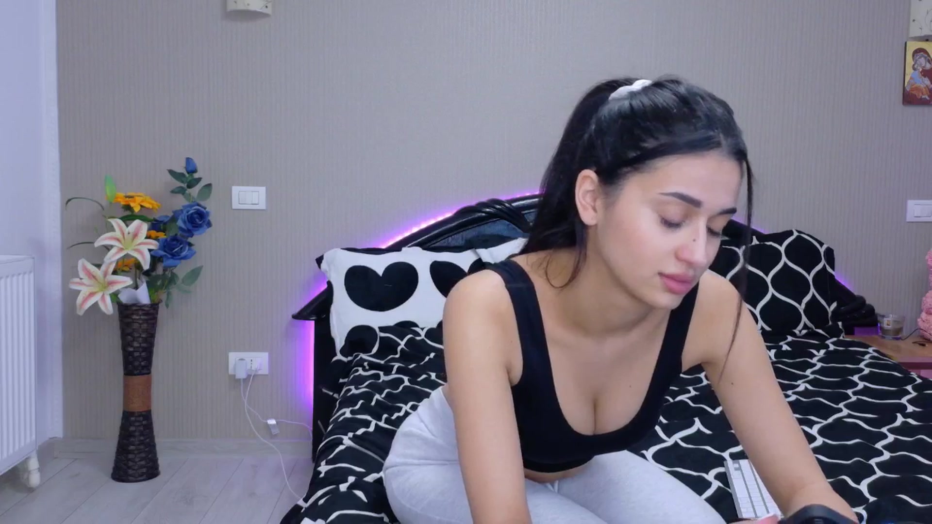 Gallery image thumbnail from SweetyKell's myfreecams stream on, 02/23/2026, 24:43 image 11 of 20