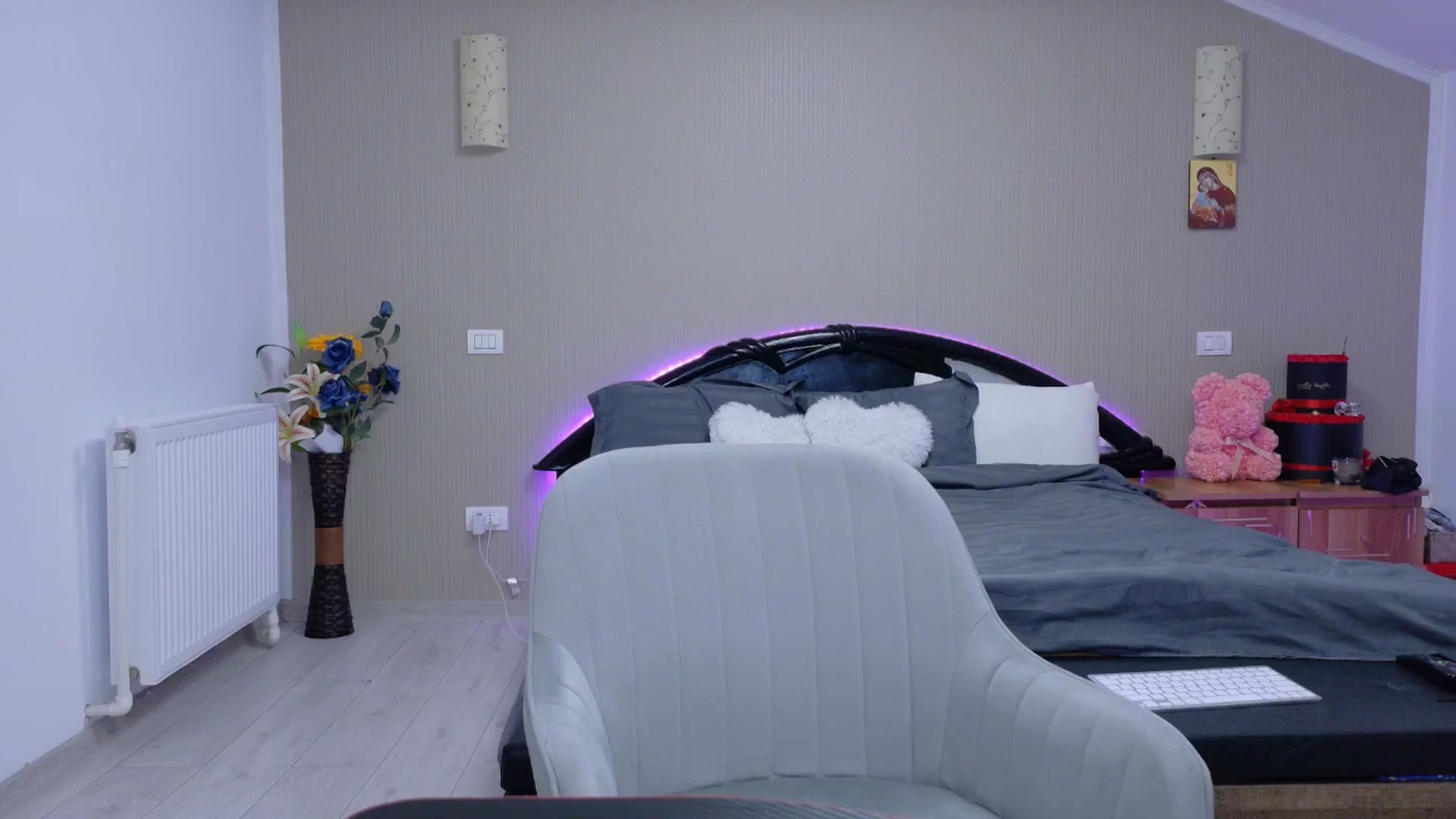 Gallery image thumbnail from SweetyKell's myfreecams stream on, 03/13/2026, 24:14 image 18 of 20