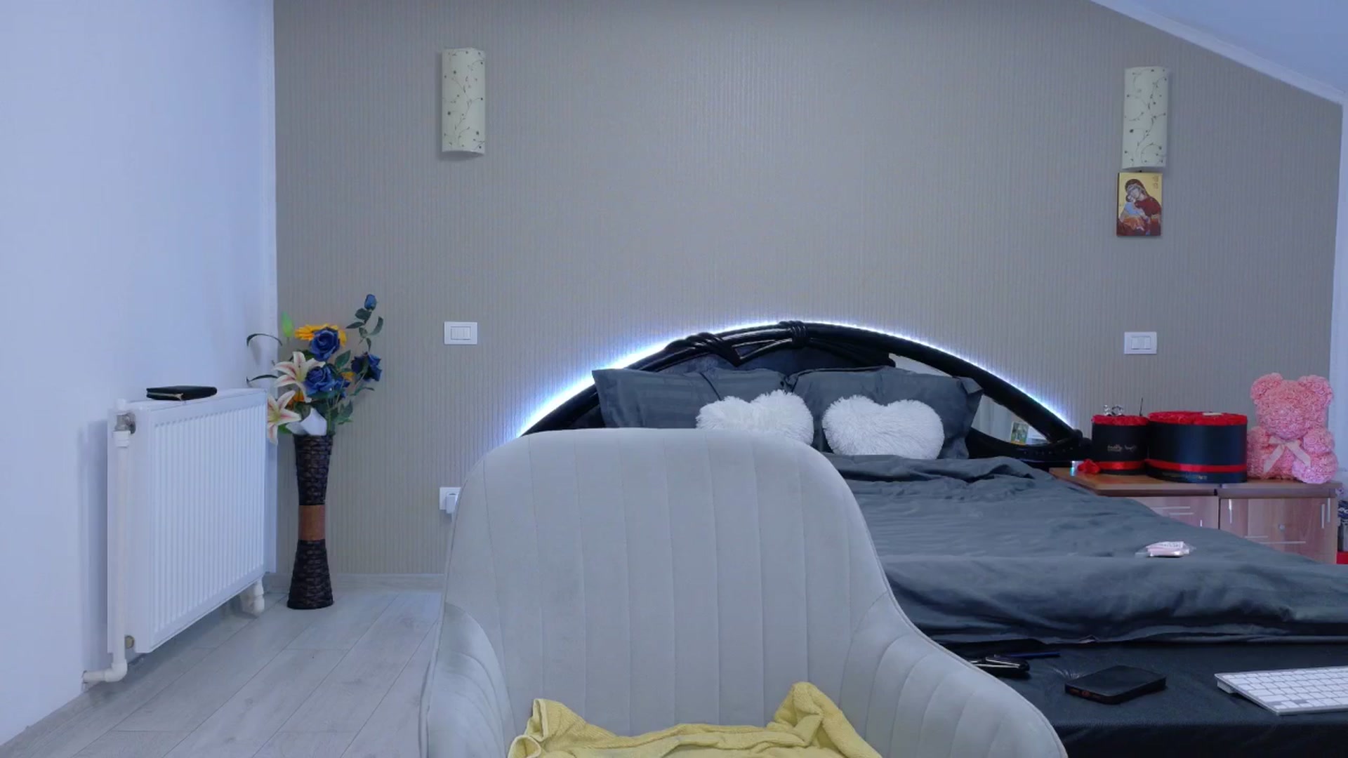 Gallery image thumbnail from SweetyKell's myfreecams stream on, 03/24/2026, 24:19 image 18 of 20