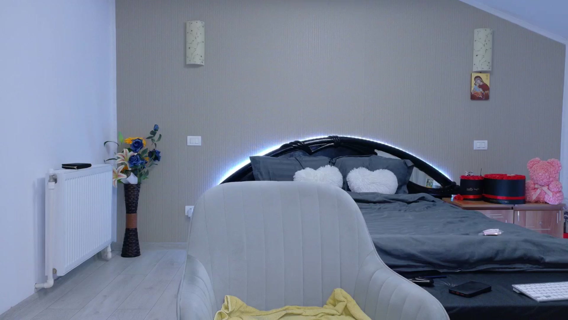 Gallery image thumbnail from SweetyKell's myfreecams stream on, 03/24/2026, 24:19 image 19 of 20