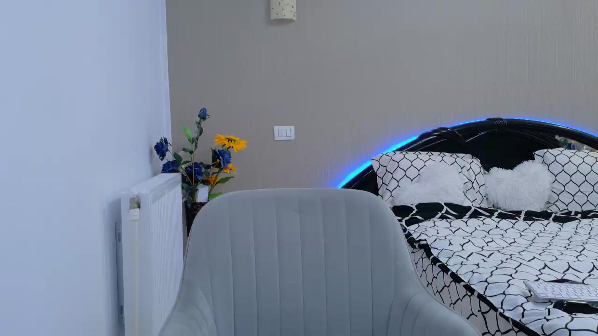 Gallery image thumbnail from SweetyKell's myfreecams stream on, 06/08/2026, 12:21 image 9 of 20