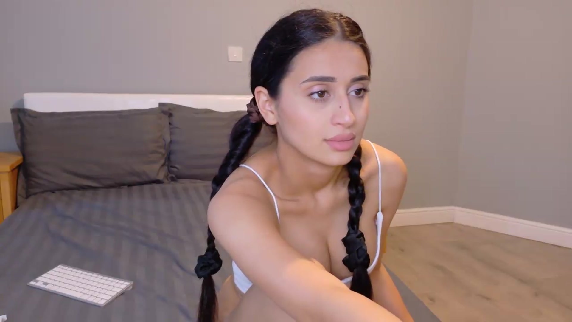 Gallery image thumbnail from SweetyKell's myfreecams stream on, 07/19/2026, 11:30 image 7 of 20