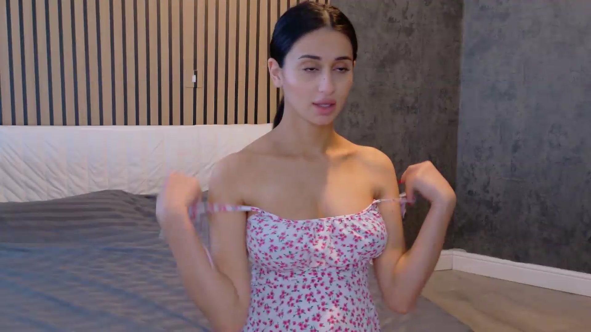 Gallery image thumbnail from SweetyKell's myfreecams stream on, 08/19/2026, 14:48 image 13 of 20