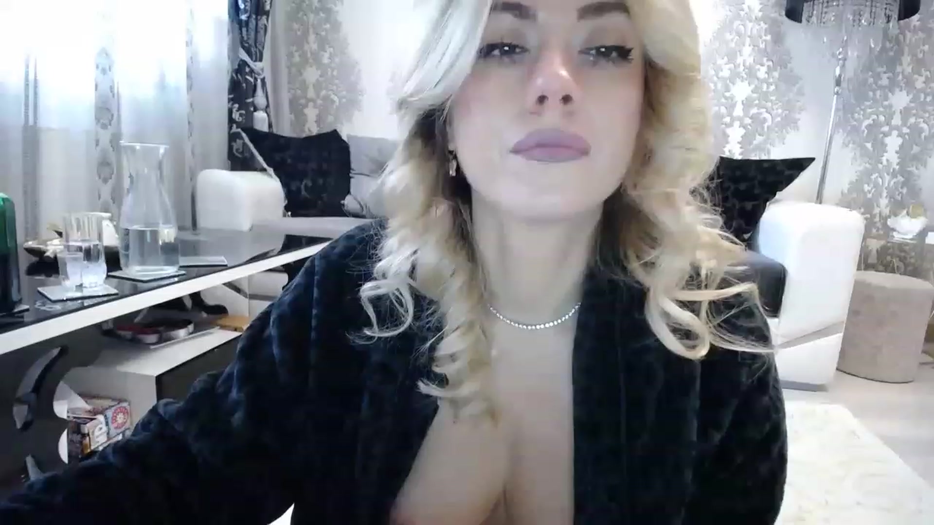 Gallery image thumbnail from SweetyKimber's myfreecams stream on, 11/22/2022, 08:51 image 17 of 20