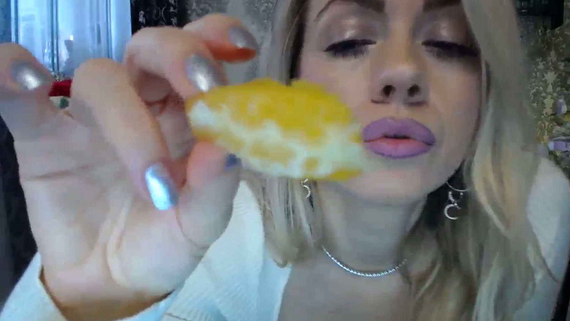Gallery image thumbnail from SweetyKimmy's myfreecams stream on, 12/13/2023, 07:50 image 17 of 20