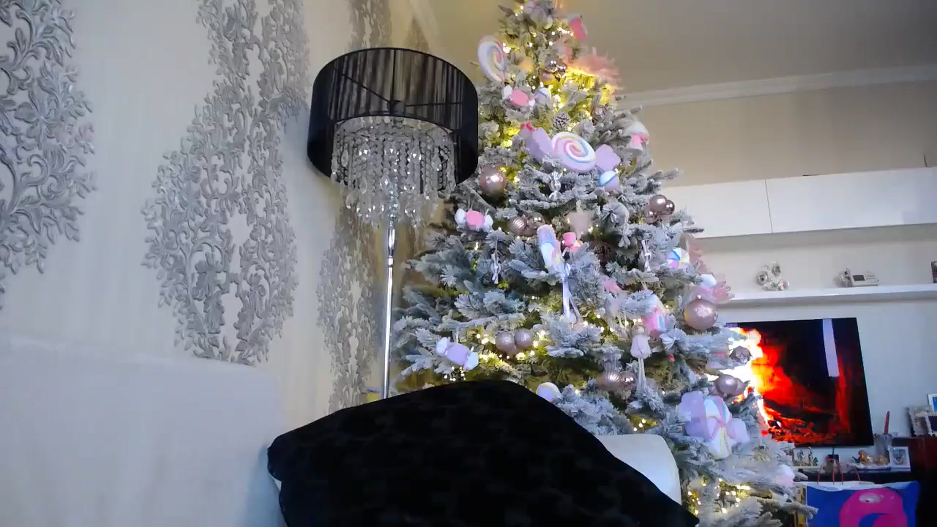 Gallery image thumbnail from SweetyKimmy's myfreecams stream on, 12/18/2023, 08:59 image 19 of 20