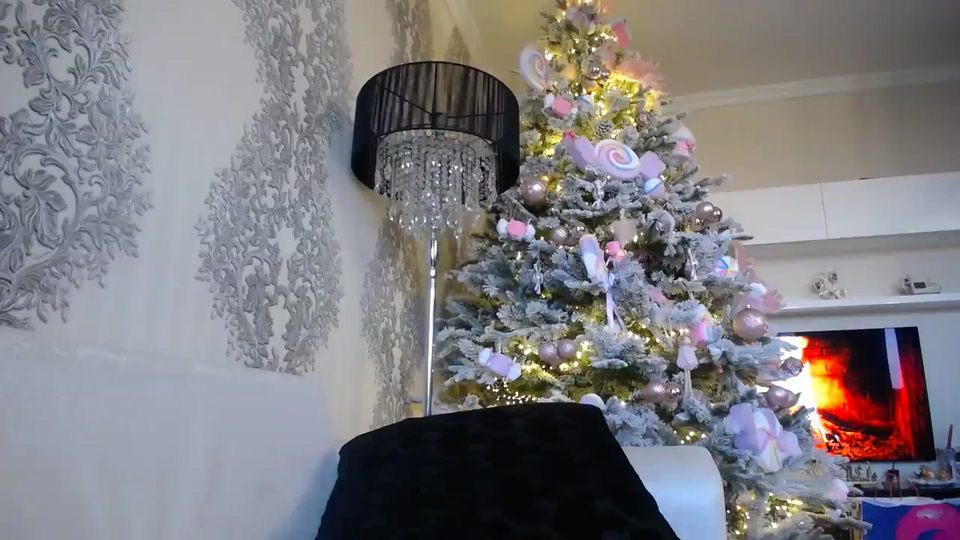 Gallery image thumbnail from SweetyKimmy's myfreecams stream on, 12/18/2023, 08:59 image 14 of 20