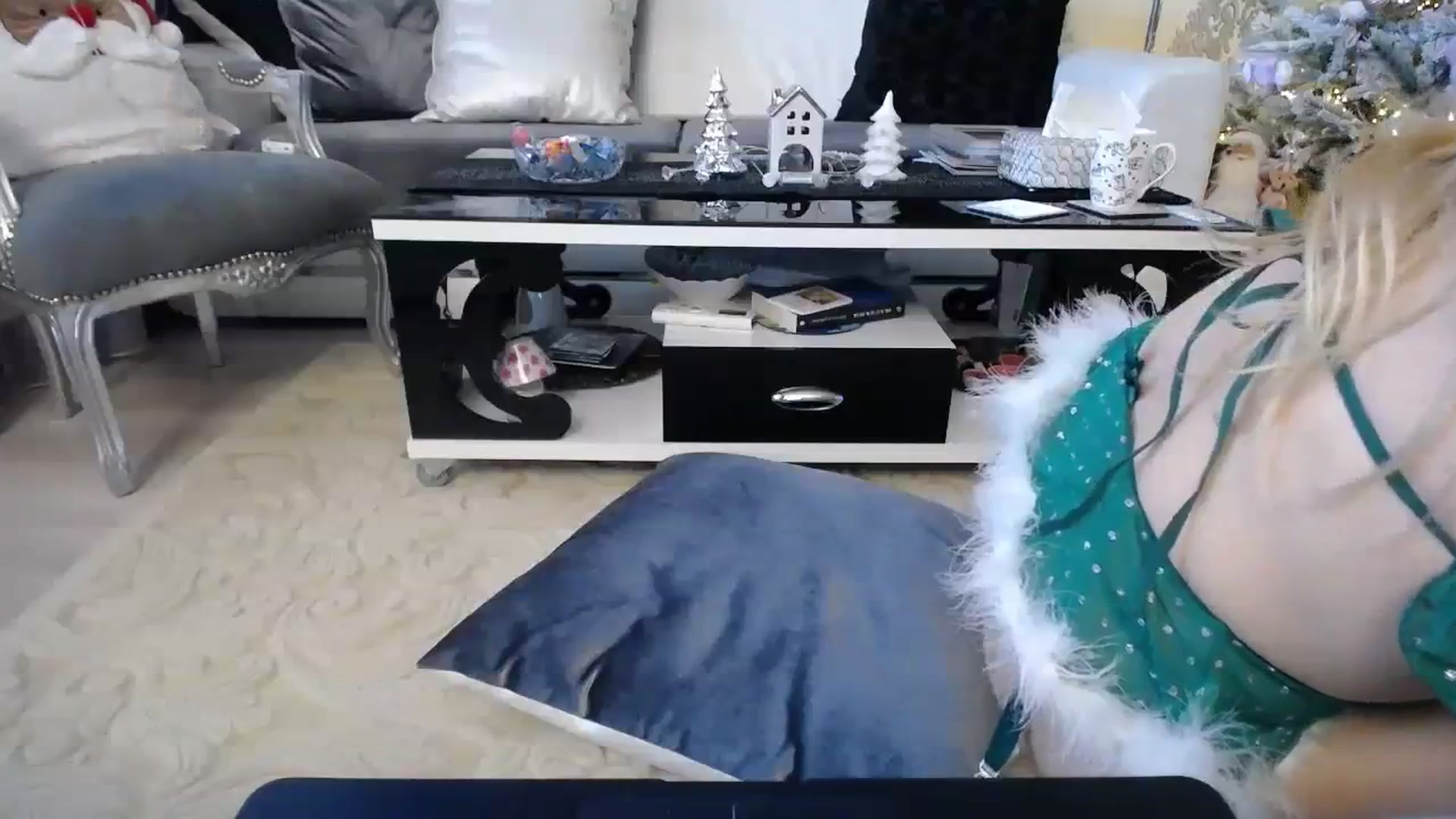 Gallery image thumbnail from SweetyKimmy's myfreecams stream on, 12/19/2023, 07:43 image 11 of 20