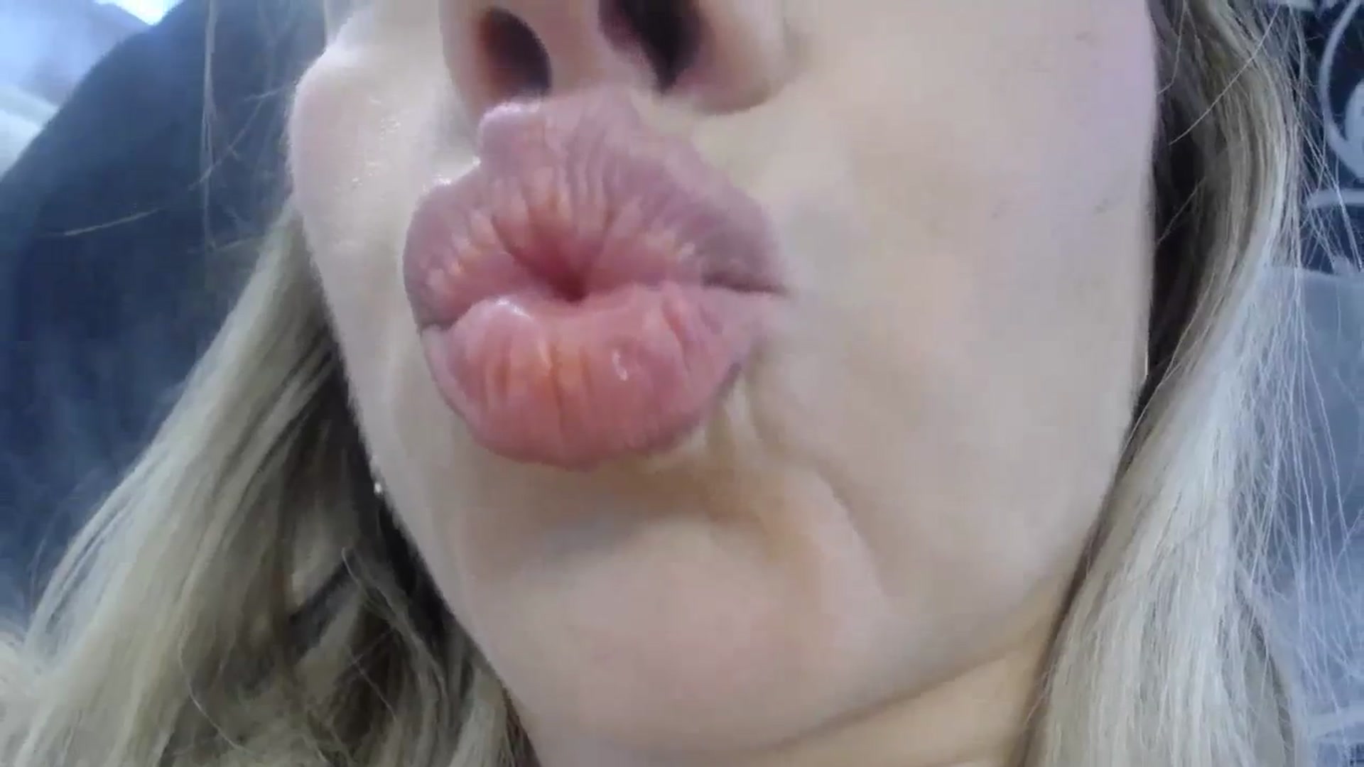 Gallery image thumbnail from SweetyKimmy's myfreecams stream on, 03/20/2024, 08:20 image 10 of 20