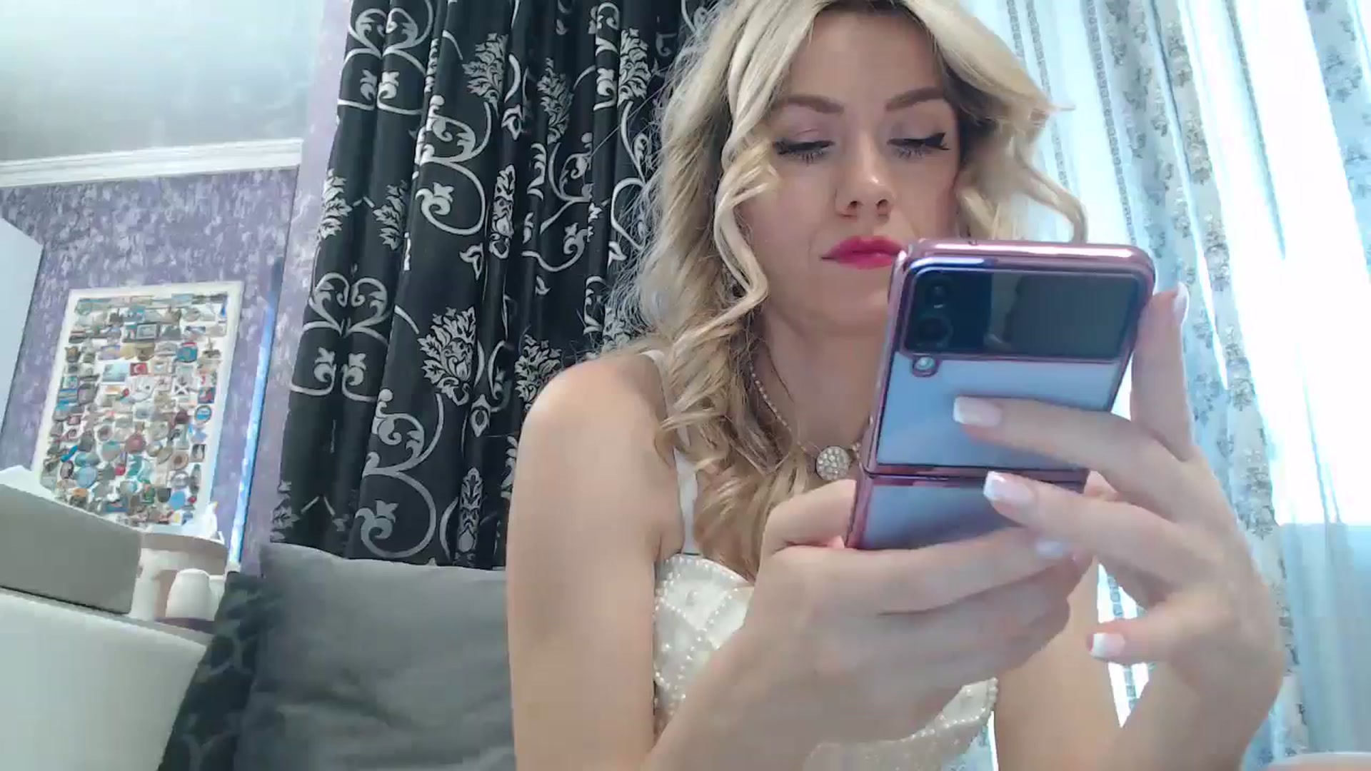 Gallery image thumbnail from SweetyKimmy's myfreecams stream on, 09/12/2024, 07:09 image 1 of 20