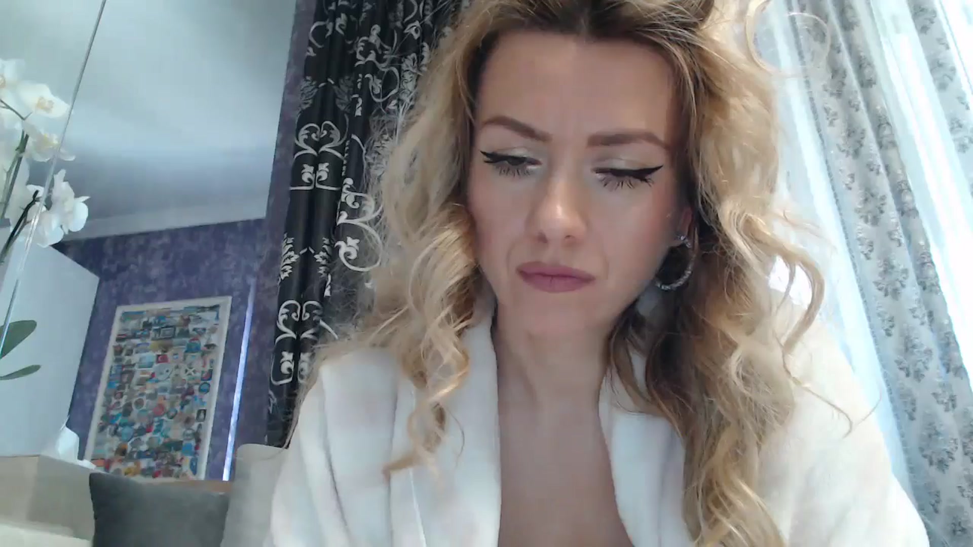 Gallery image thumbnail from SweetyKimmy's myfreecams stream on, 10/14/2024, 07:14 image 10 of 20
