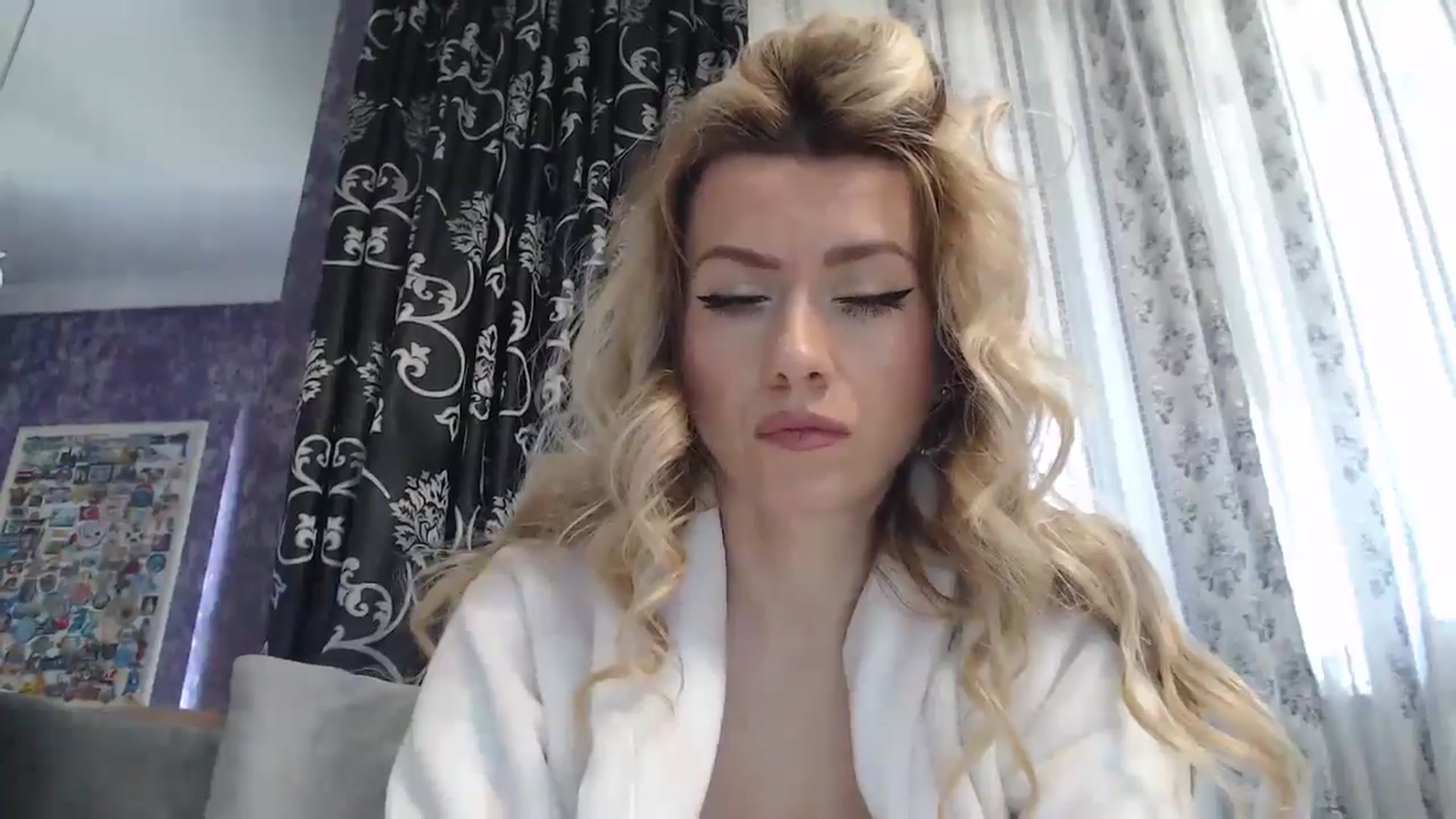 Gallery image thumbnail from SweetyKimmy's myfreecams stream on, 10/14/2024, 07:14 image 9 of 20