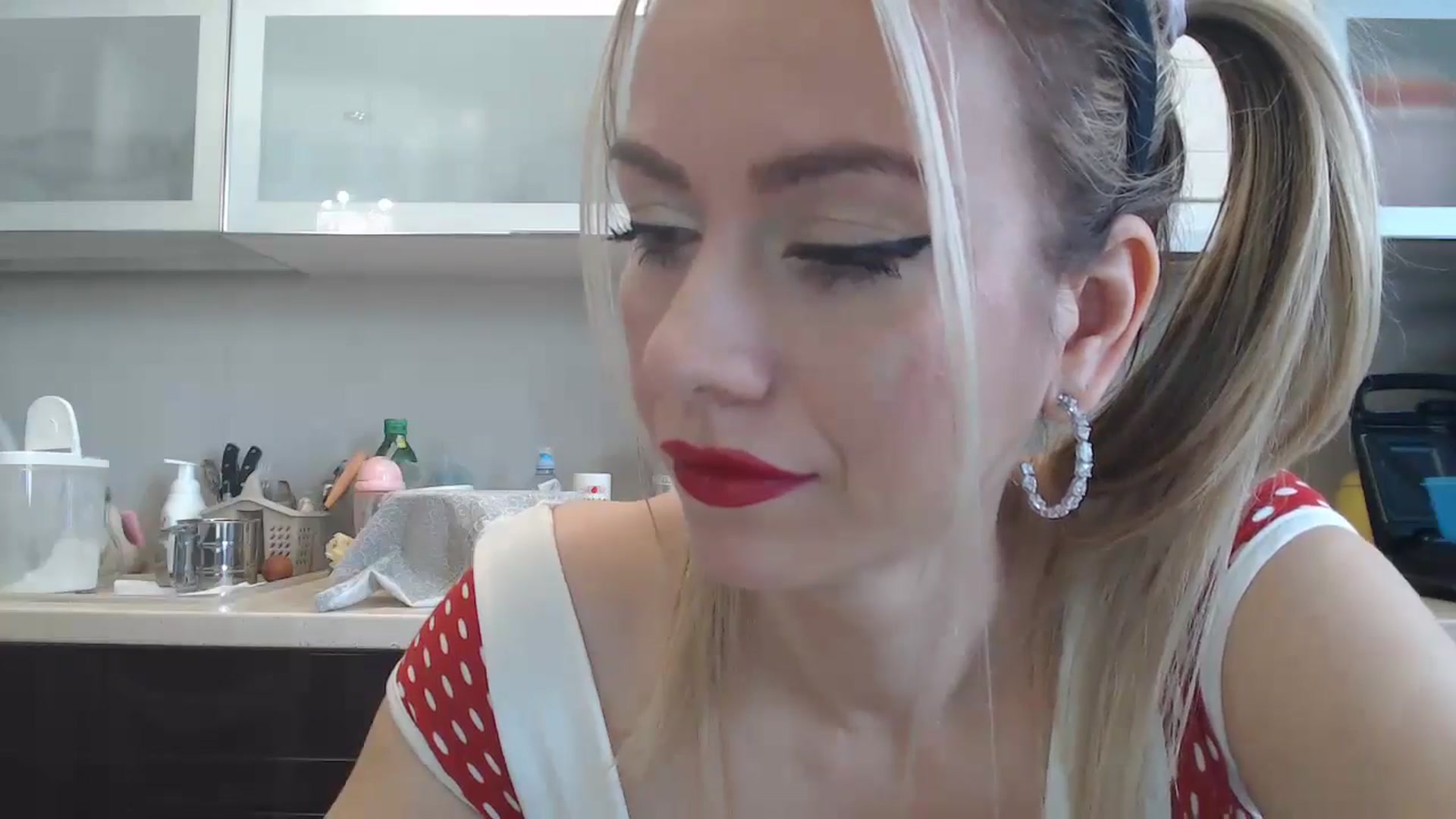 Gallery image thumbnail from SweetyKimmy's myfreecams stream on, 10/24/2024, 07:18 image 12 of 20