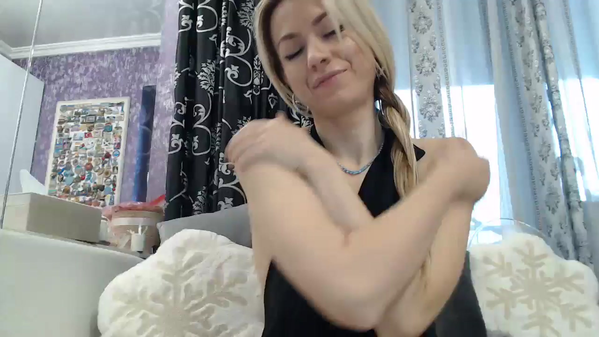 Gallery image thumbnail from SweetyKimmy's myfreecams stream on, 11/18/2024, 06:37 image 17 of 20