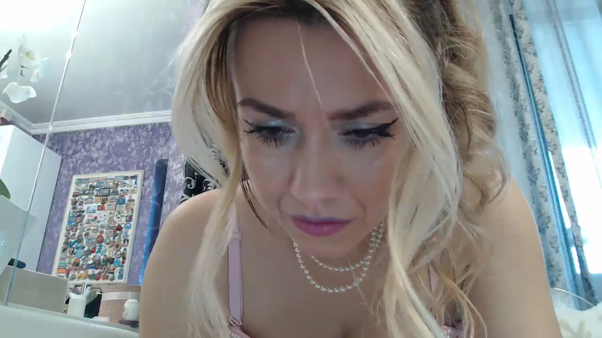 Gallery image thumbnail from SweetyKimmy's myfreecams stream on, 11/21/2024, 07:41 image 6 of 20