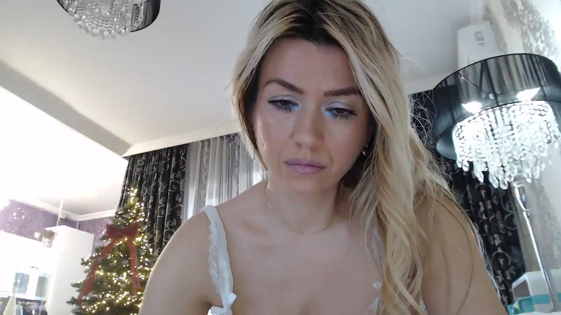 Gallery image thumbnail from SweetyKimmy's myfreecams stream on, 12/13/2024, 08:04 image 14 of 20