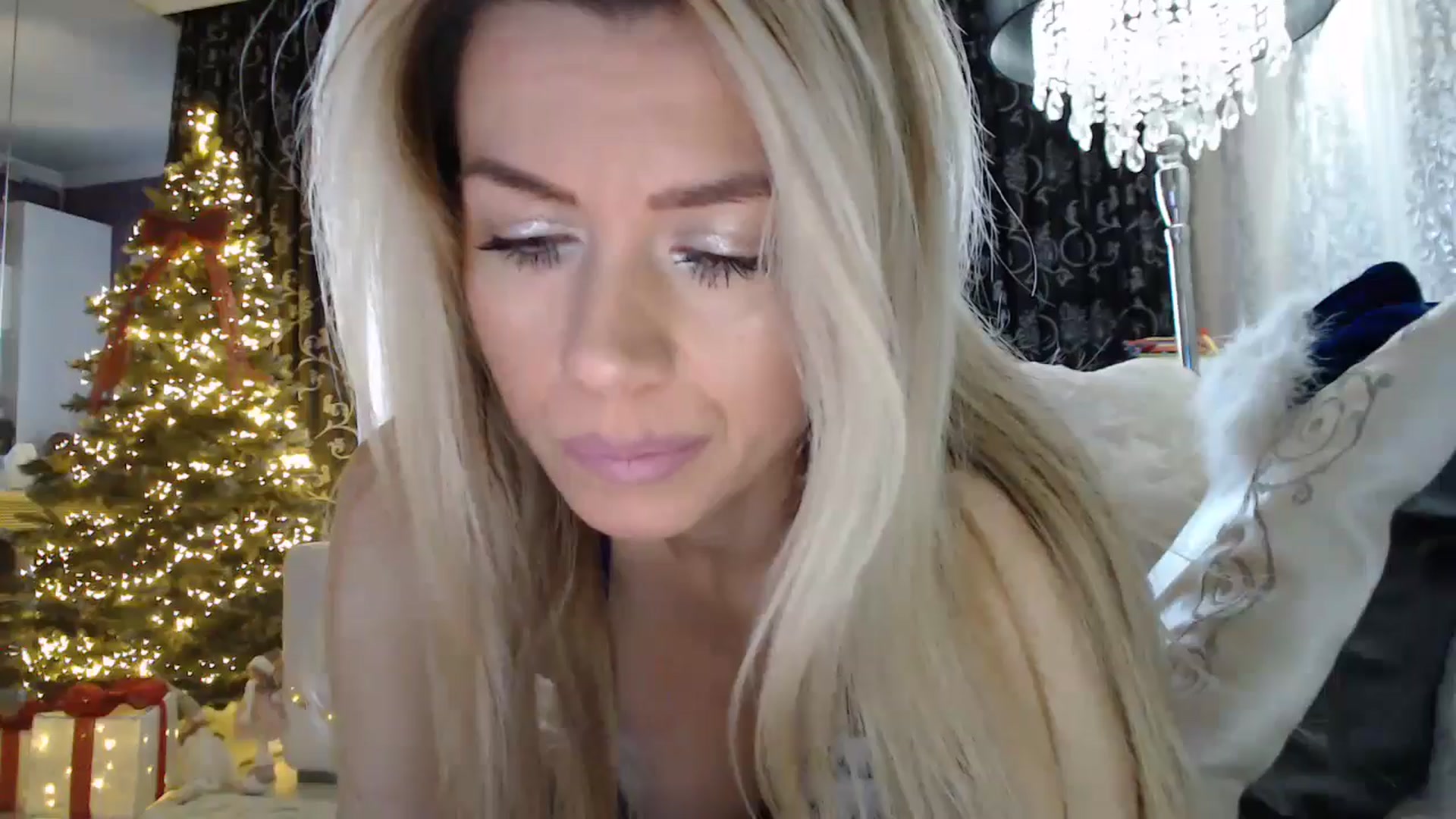Gallery image thumbnail from SweetyKimmy's myfreecams stream on, 12/18/2024, 06:48 image 17 of 20