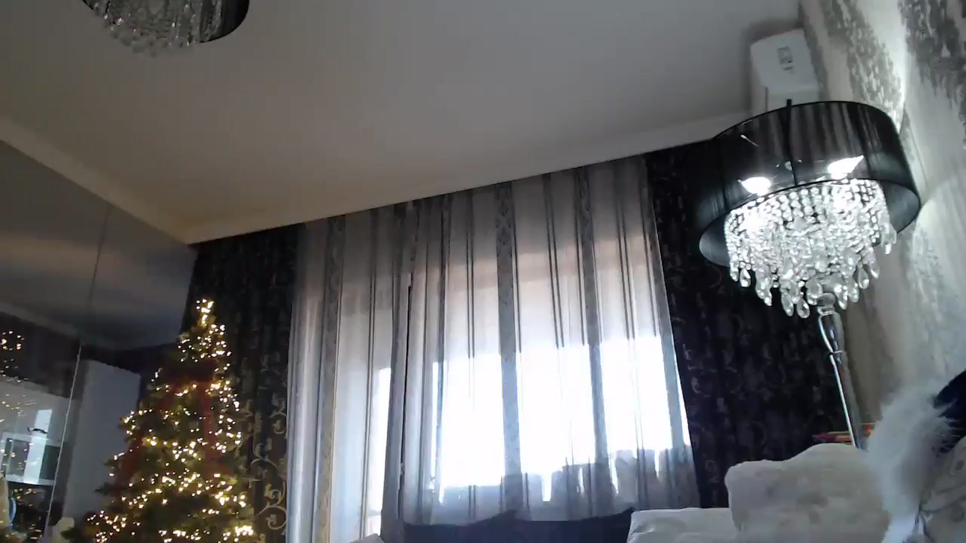 Gallery image thumbnail from SweetyKimmy's myfreecams stream on, 12/18/2024, 06:48 image 11 of 20