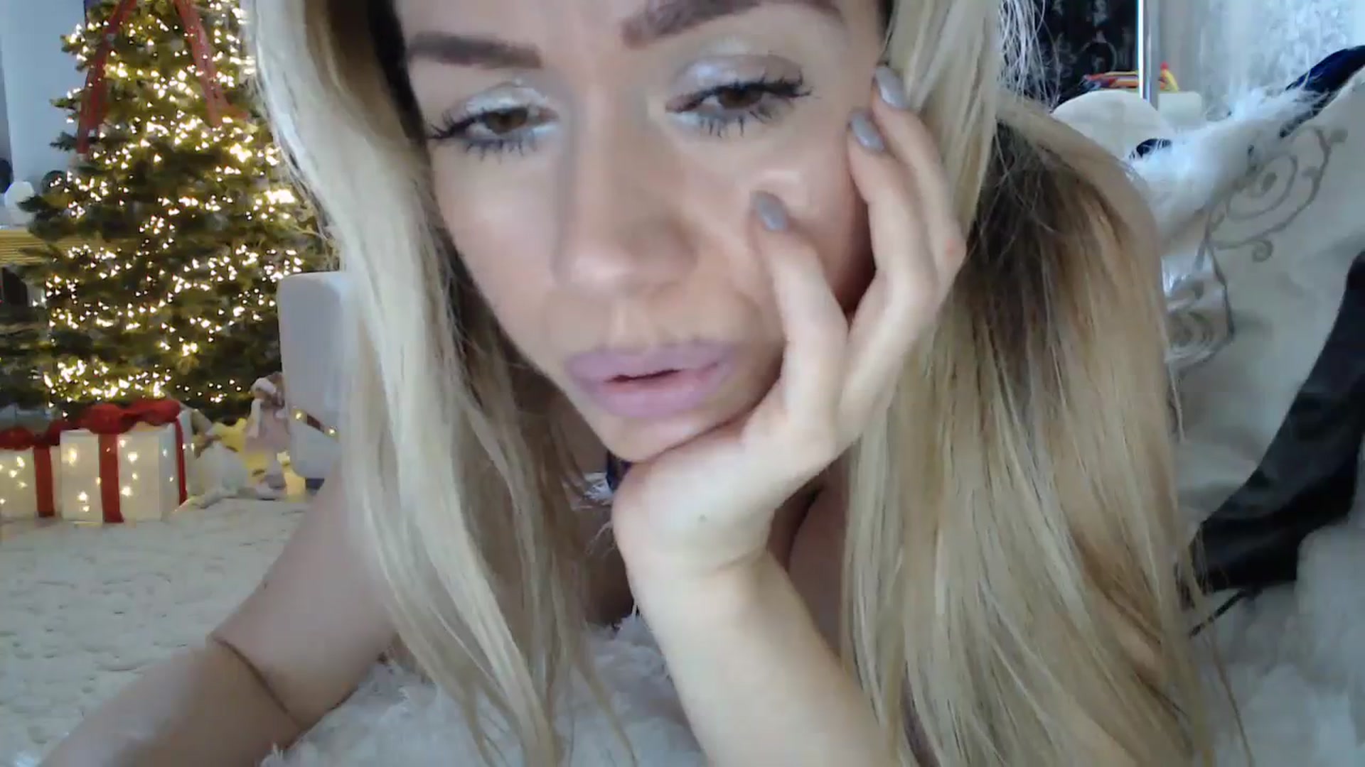 Gallery image thumbnail from SweetyKimmy's myfreecams stream on, 12/18/2024, 08:24 image 2 of 20