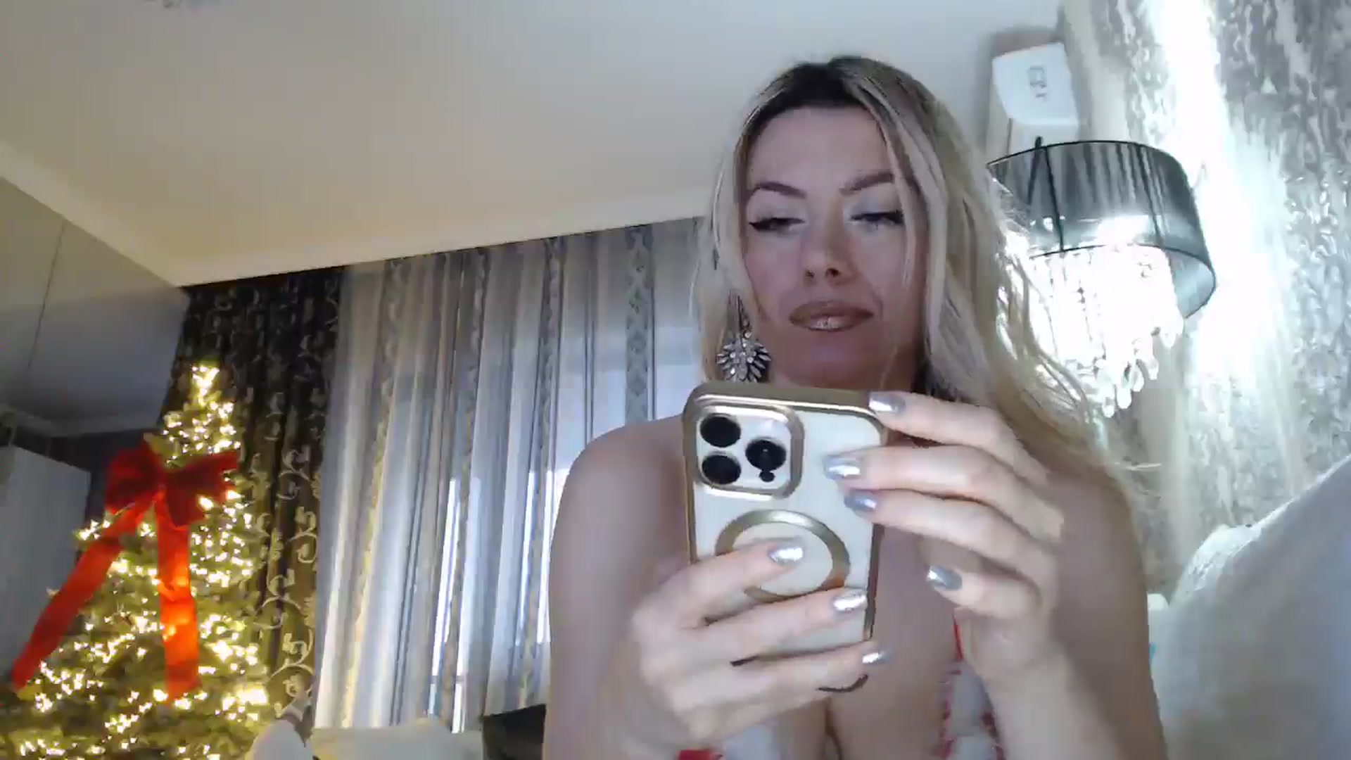 Gallery image thumbnail from SweetyKimmy's myfreecams stream on, 12/23/2024, 06:33 image 2 of 20