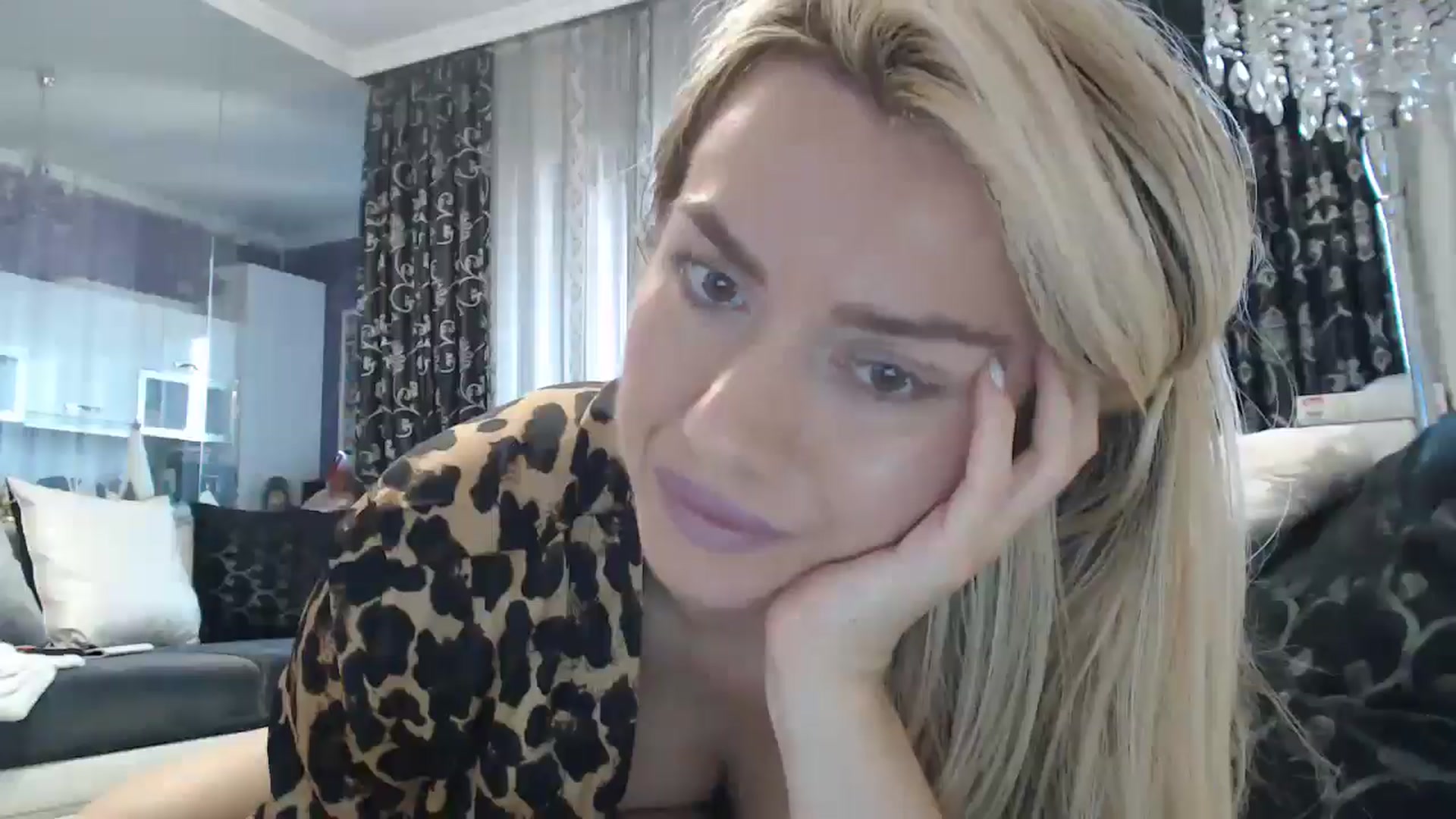 Gallery image thumbnail from SweetyKimmy's myfreecams stream on, 01/06/2025, 07:33 image 16 of 20