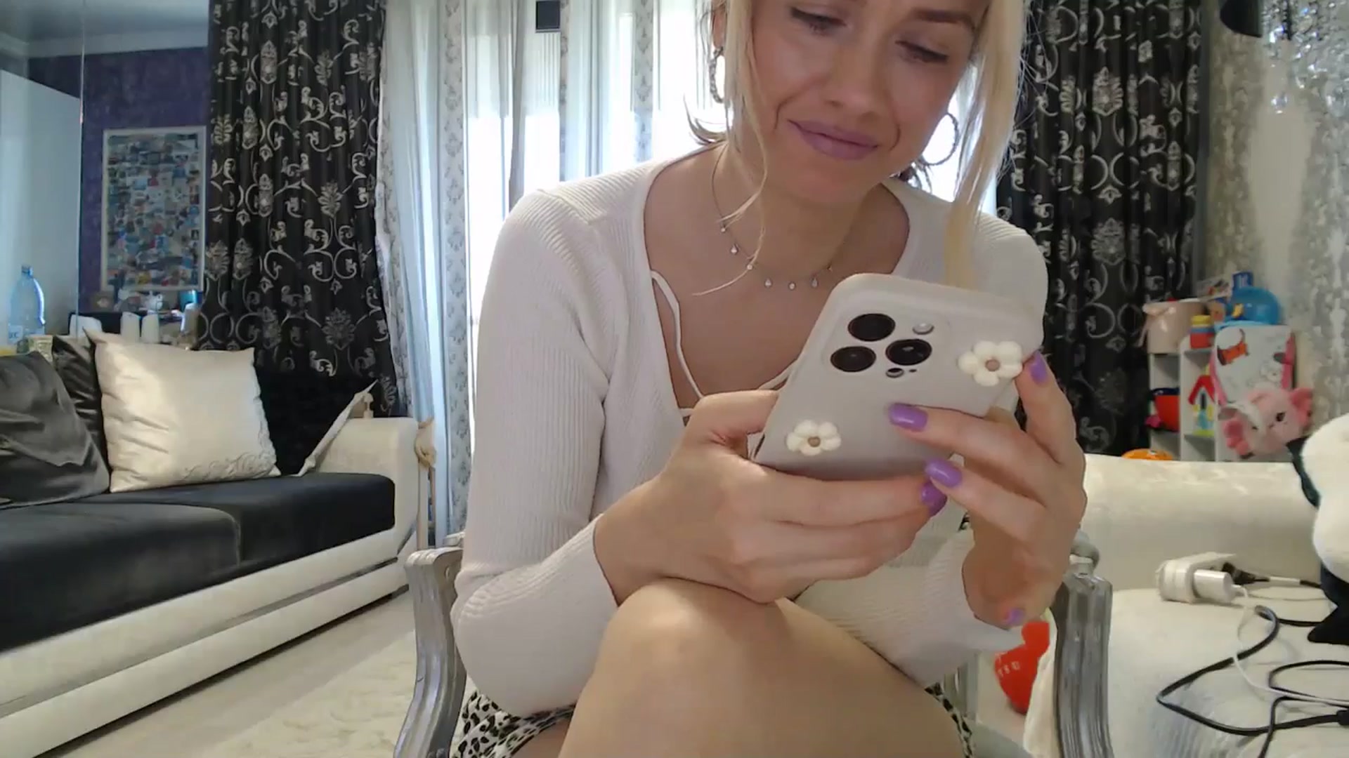 Gallery image thumbnail from SweetyKimmy's myfreecams stream on, 04/28/2025, 07:05 image 4 of 20