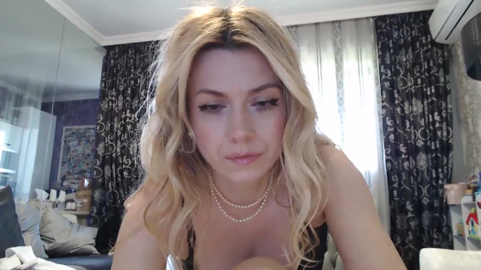 Gallery image thumbnail from SweetyKimmy's myfreecams stream on, 05/05/2025, 06:53 image 16 of 20