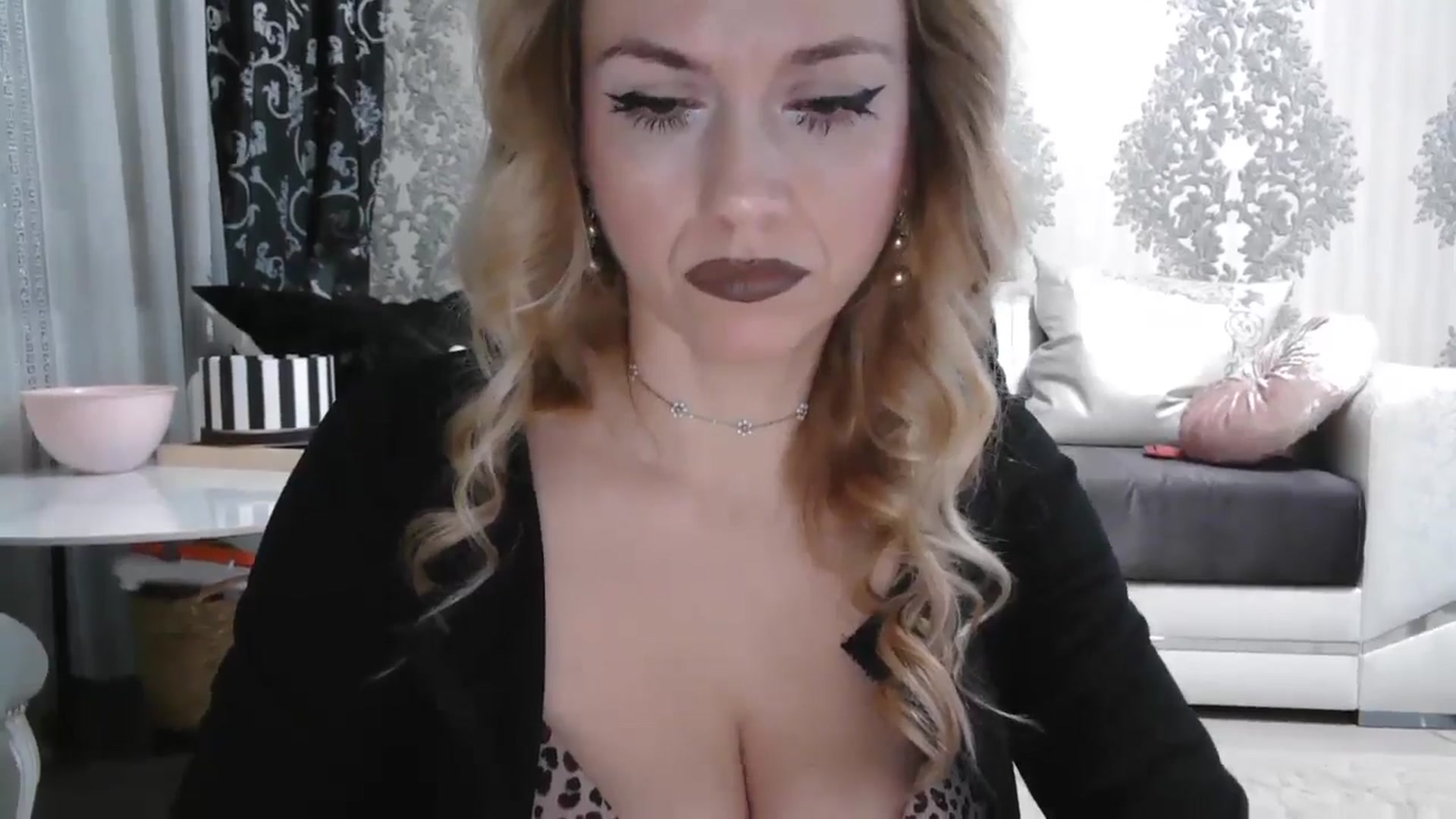 Gallery image thumbnail from SweetyKimmy's myfreecams stream on, 10/18/2025, 04:10 image 7 of 20