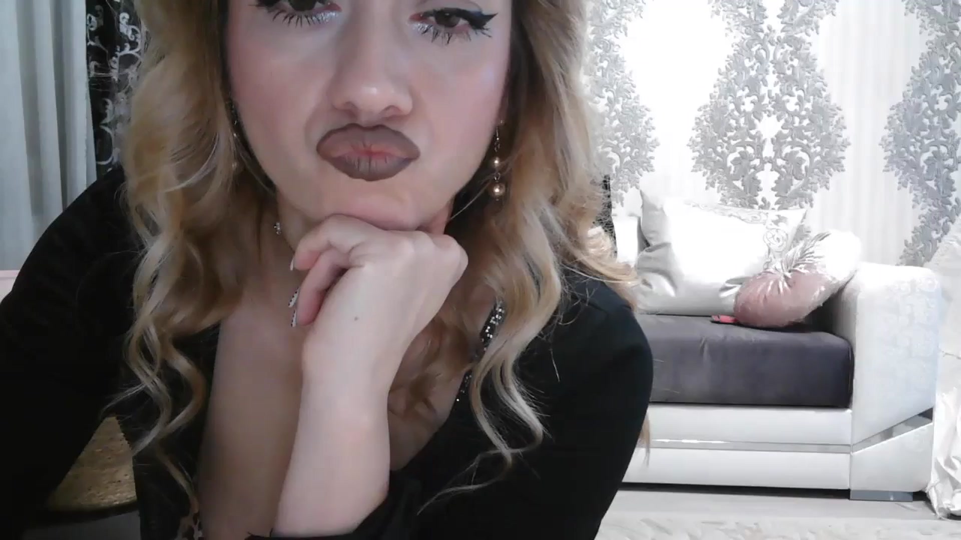 Gallery image thumbnail from SweetyKimmy's myfreecams stream on, 10/18/2025, 04:10 image 4 of 20