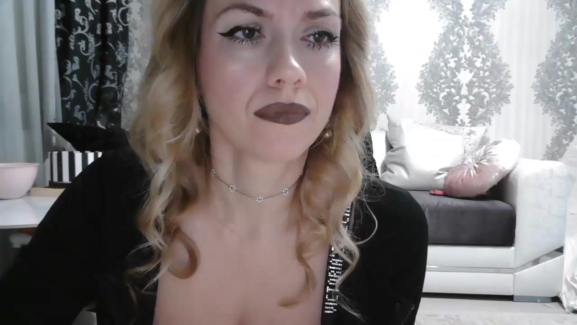 Gallery image thumbnail from SweetyKimmy's myfreecams stream on, 10/18/2025, 04:10 image 2 of 20