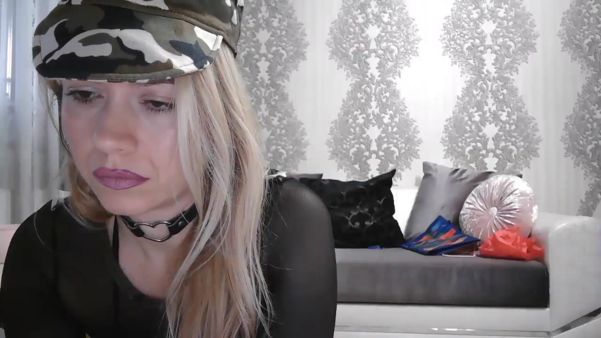 Gallery image thumbnail from SweetyKimmy's myfreecams stream on, 10/21/2025, 06:52 image 2 of 20