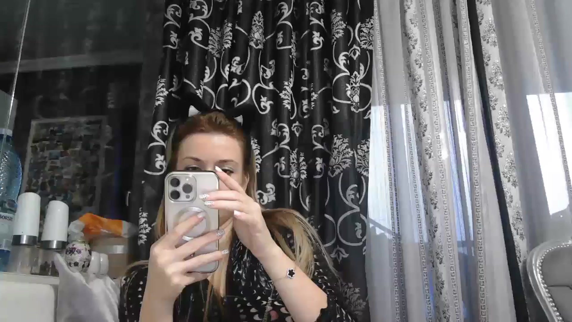 Gallery image thumbnail from SweetyKimmy's myfreecams stream on, 10/28/2025, 07:36 image 1 of 20