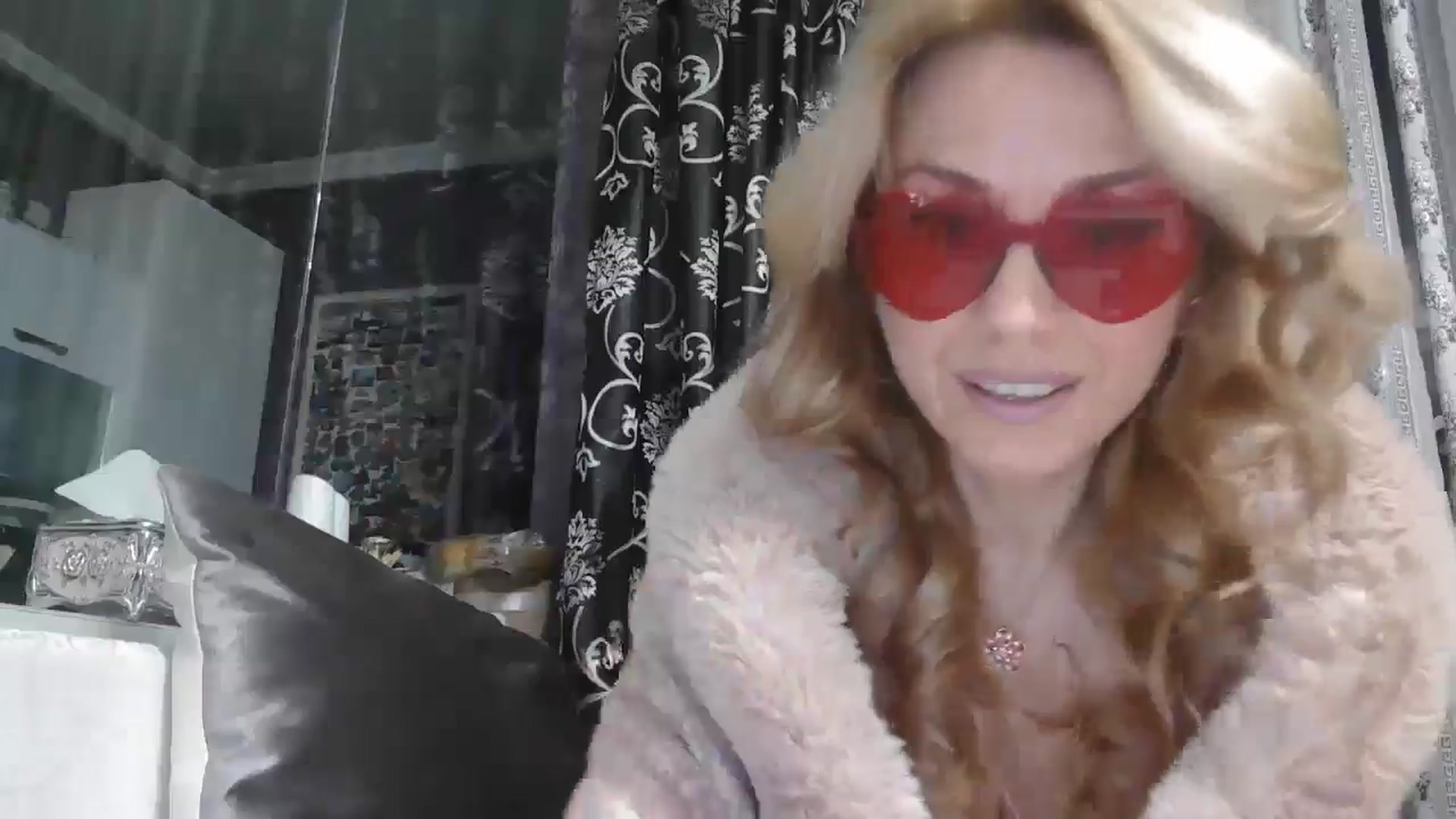 Gallery image thumbnail from SweetyKimmy's myfreecams stream on, 11/15/2025, 05:31 image 6 of 20