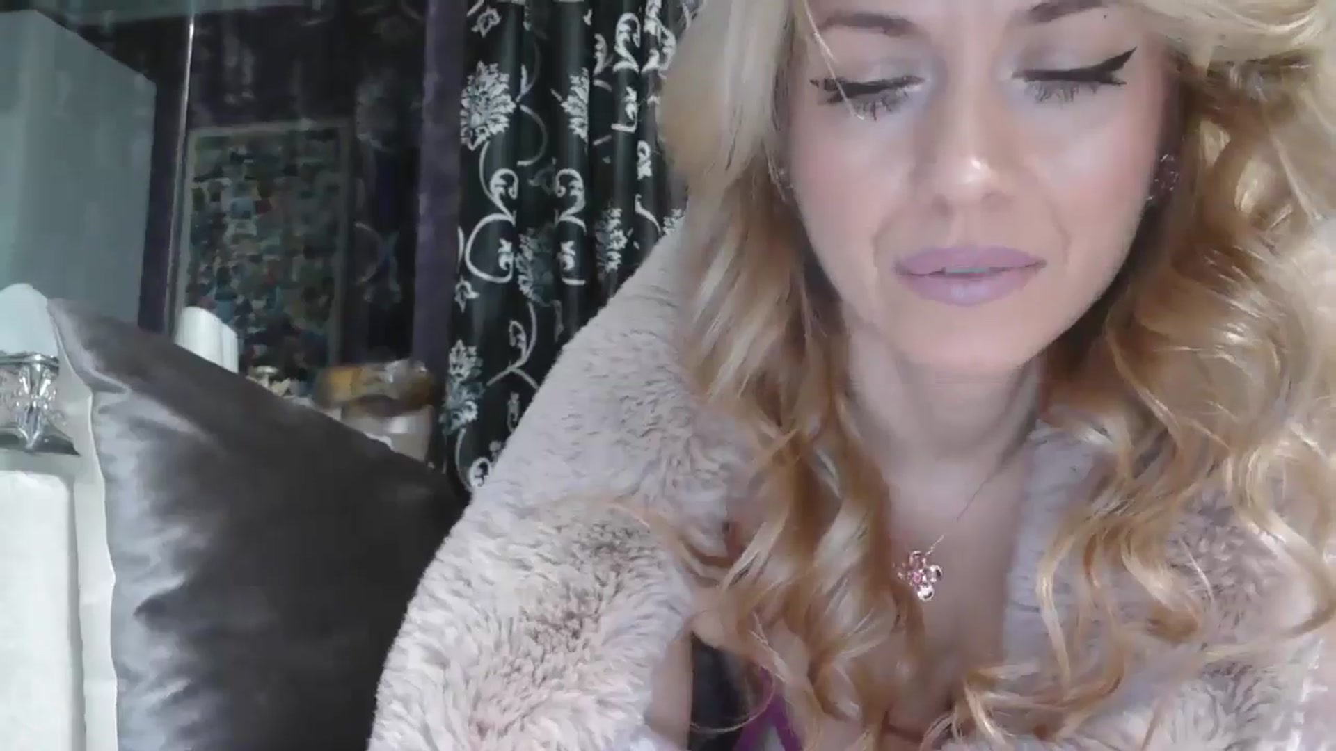Gallery image thumbnail from SweetyKimmy's myfreecams stream on, 11/15/2025, 05:31 image 4 of 20