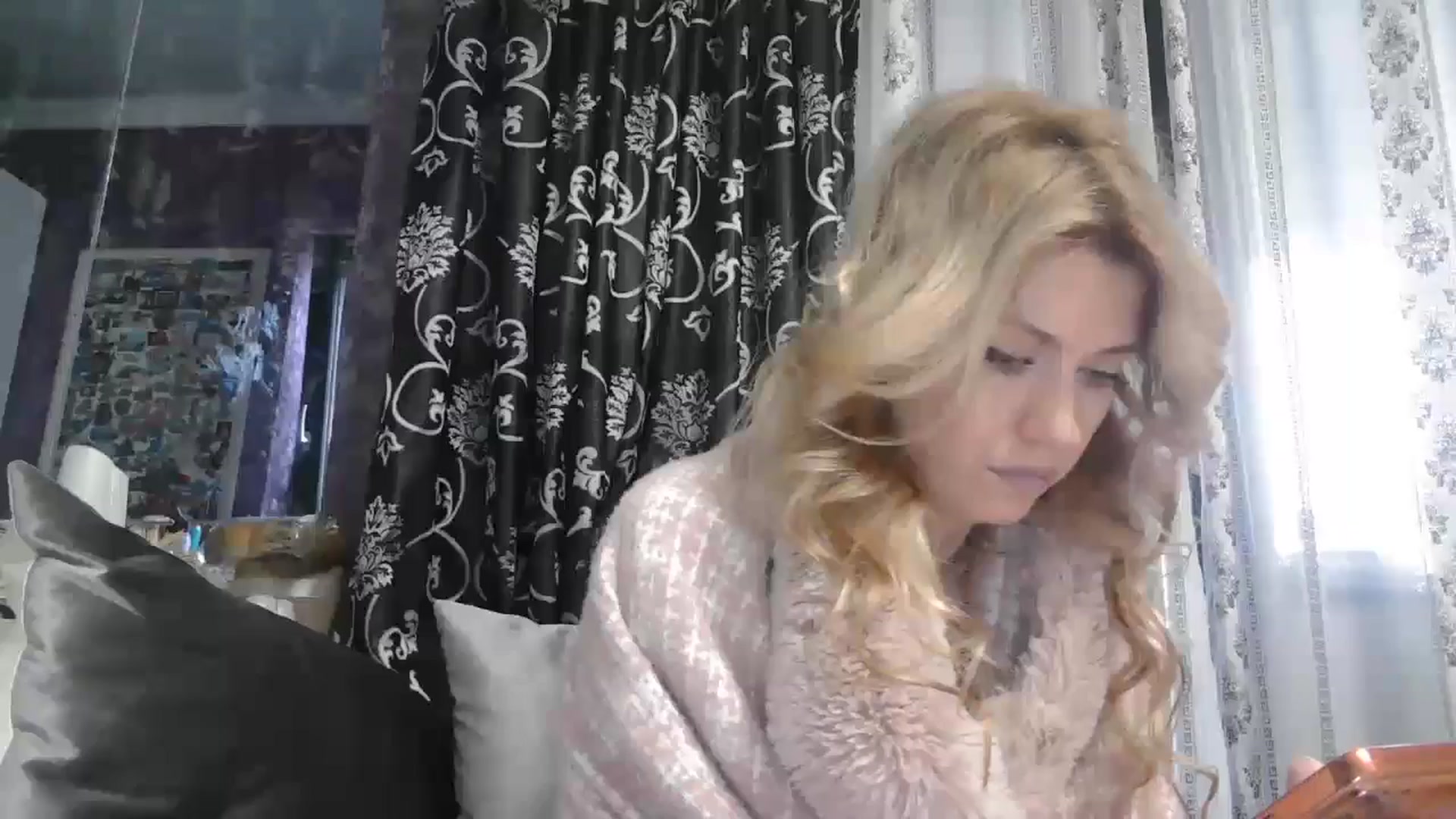 Gallery image thumbnail from SweetyKimmy's myfreecams stream on, 11/15/2025, 06:39 image 2 of 20