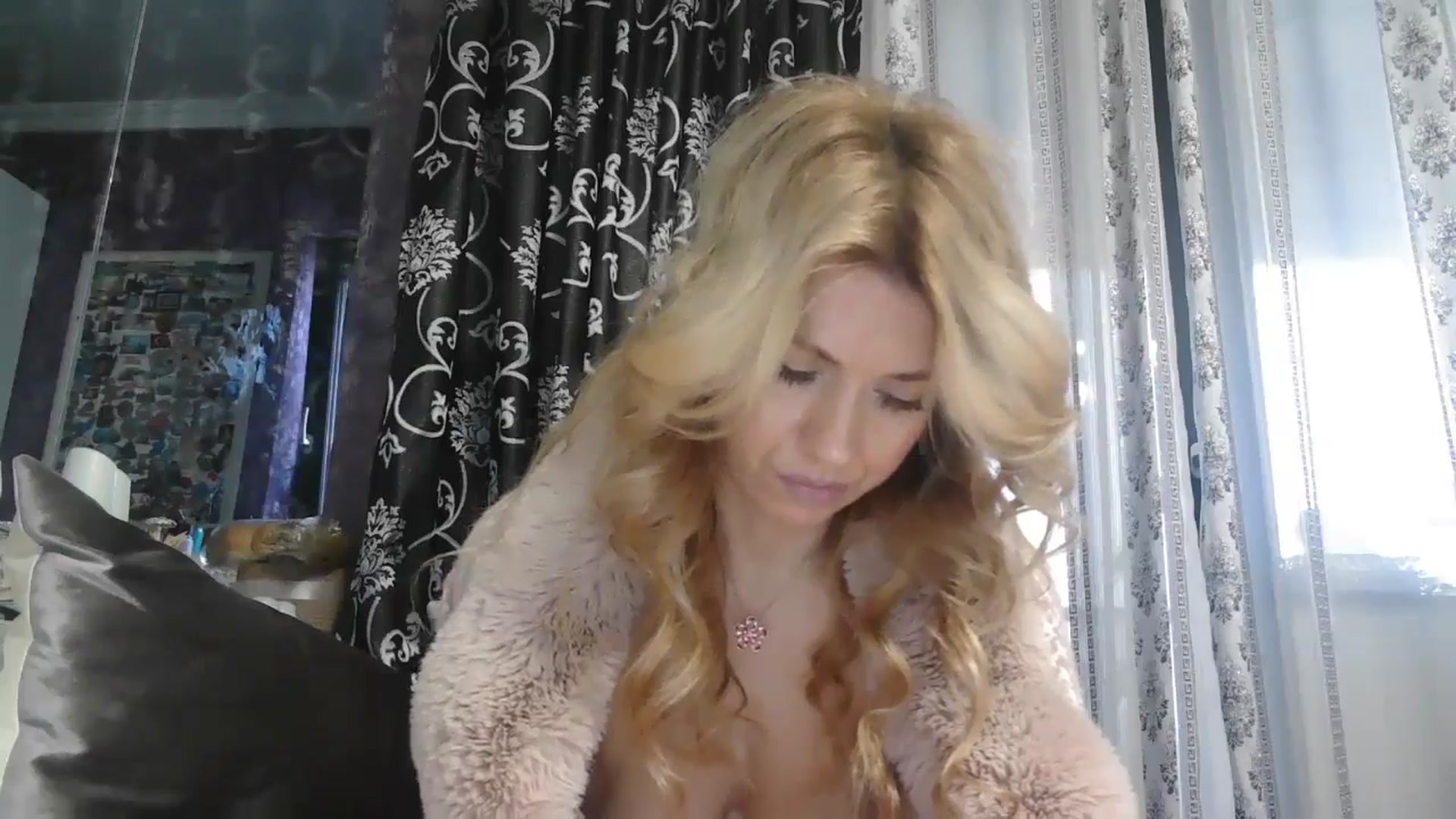 Gallery image thumbnail from SweetyKimmy's myfreecams stream on, 11/15/2025, 06:39 image 15 of 20