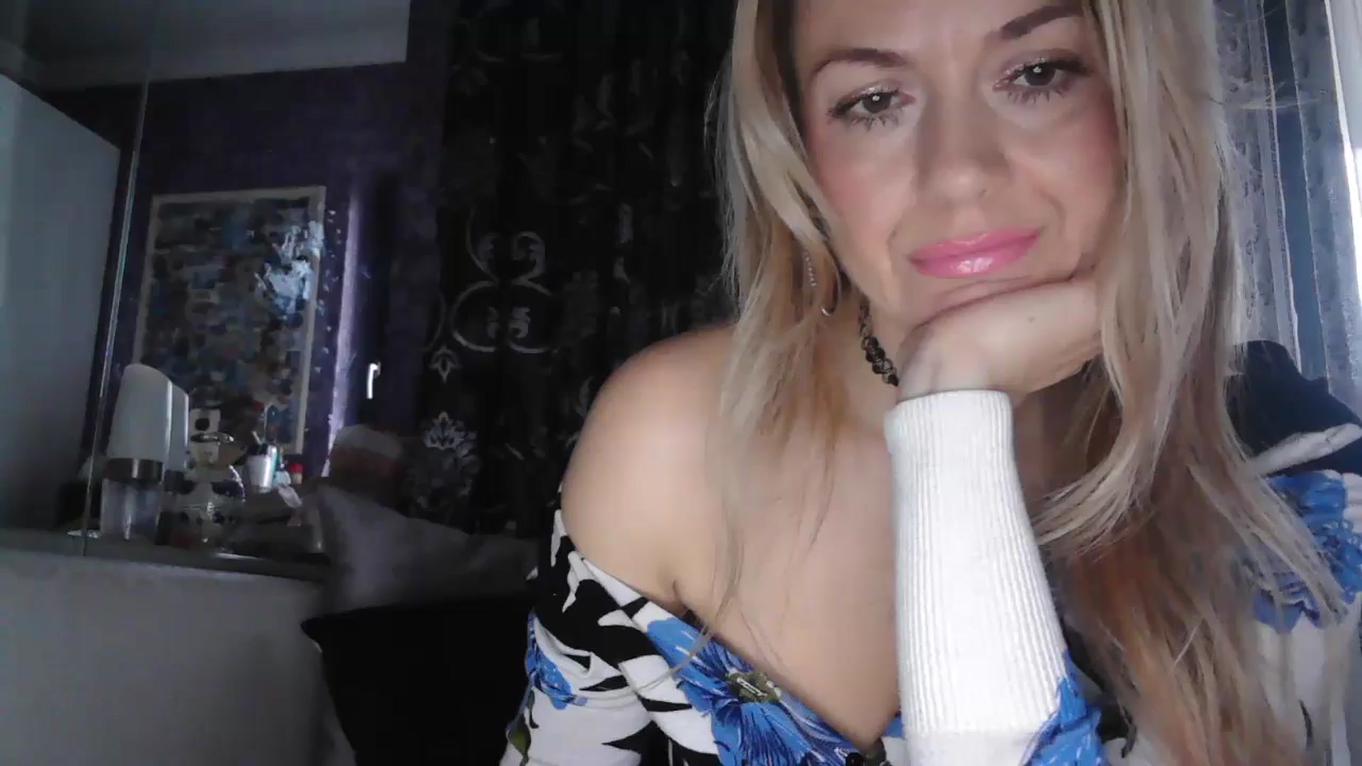 Gallery image thumbnail from SweetyKimmy's myfreecams stream on, 11/18/2025, 07:48 image 7 of 20