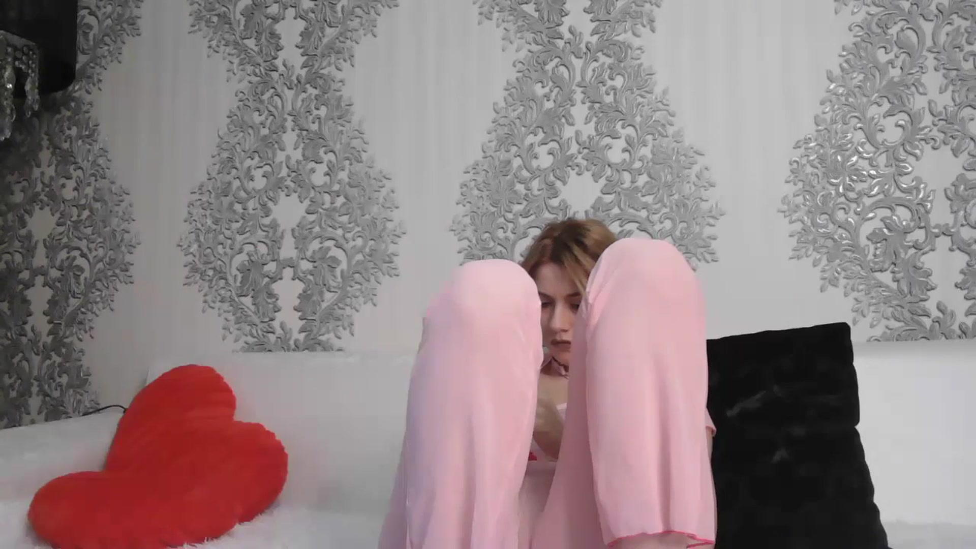 Gallery image thumbnail from SweetyKimmy's myfreecams stream on, 02/05/2026, 08:02 image 17 of 20