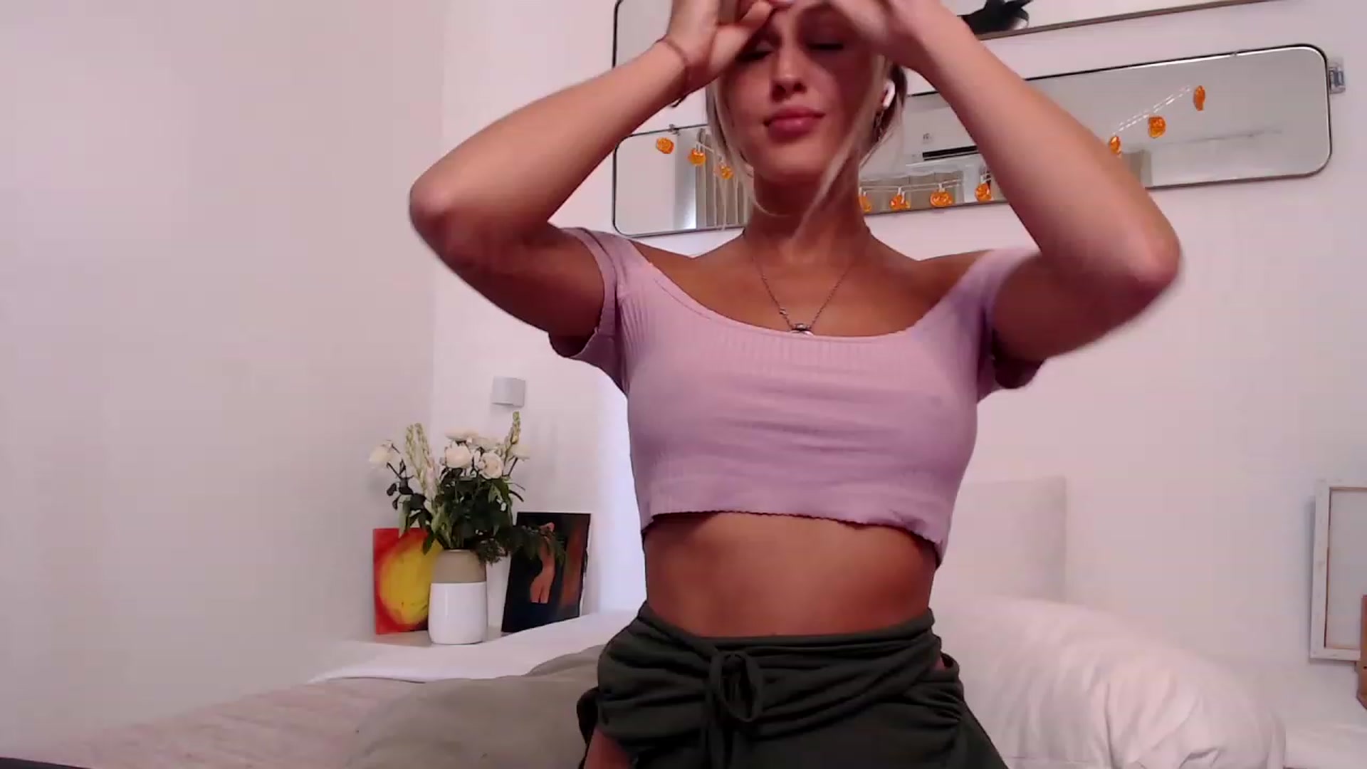 Gallery image thumbnail from Sweety_Kaity's myfreecams stream on, 12/17/2023, 05:05 image 2 of 20