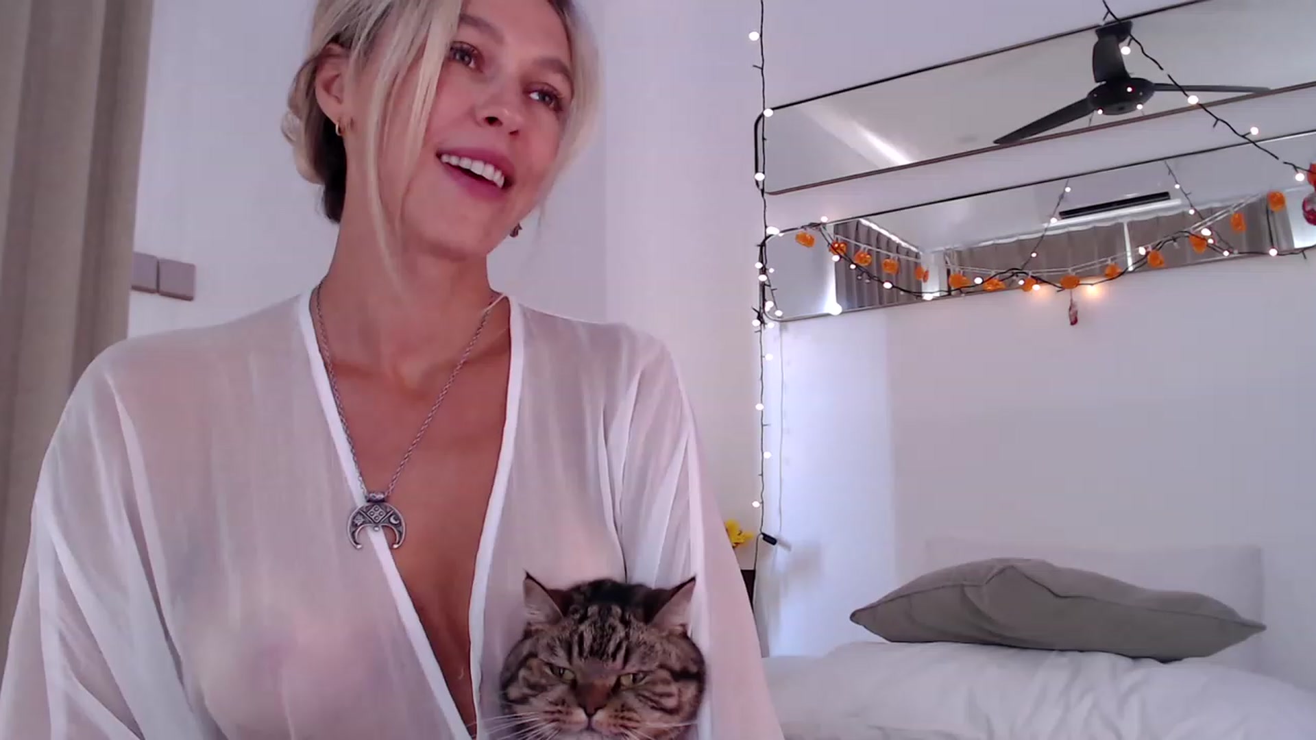 Gallery image thumbnail from Sweety_Kaity's myfreecams stream on, 12/22/2023, 07:14 image 12 of 20