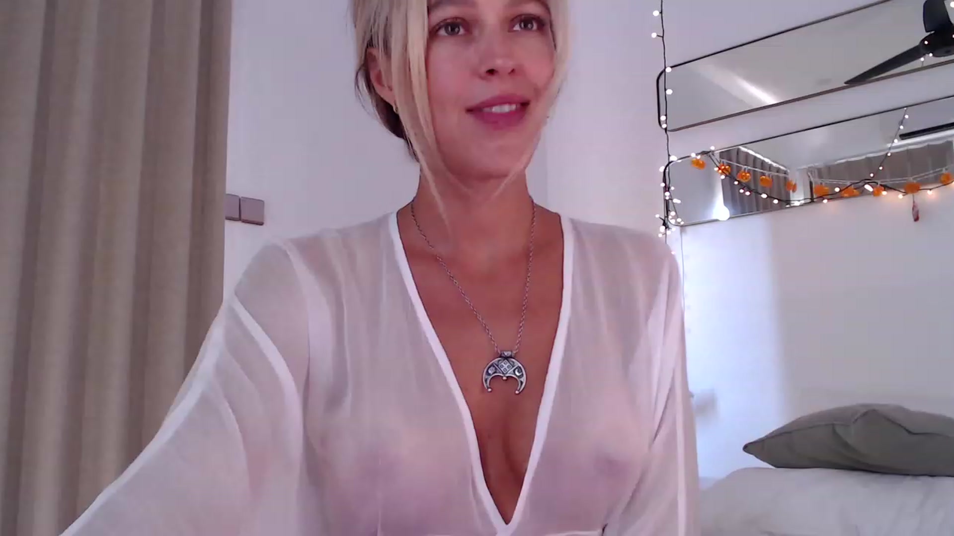 Gallery image thumbnail from Sweety_Kaity's myfreecams stream on, 12/22/2023, 07:14 image 15 of 20