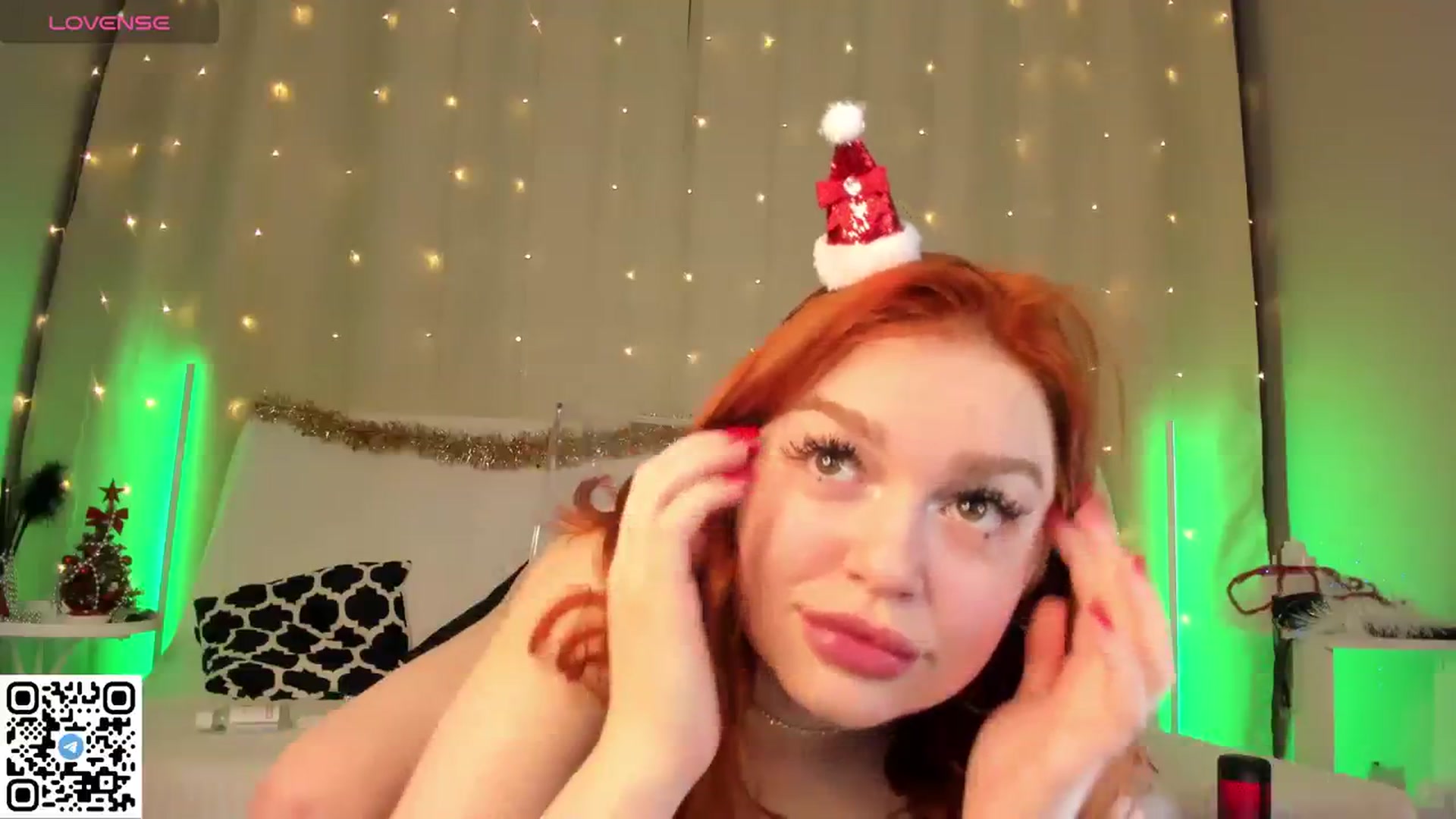 Gallery image thumbnail from Sweety__Emma's myfreecams stream on, 12/25/2023, 01:26 image 7 of 20